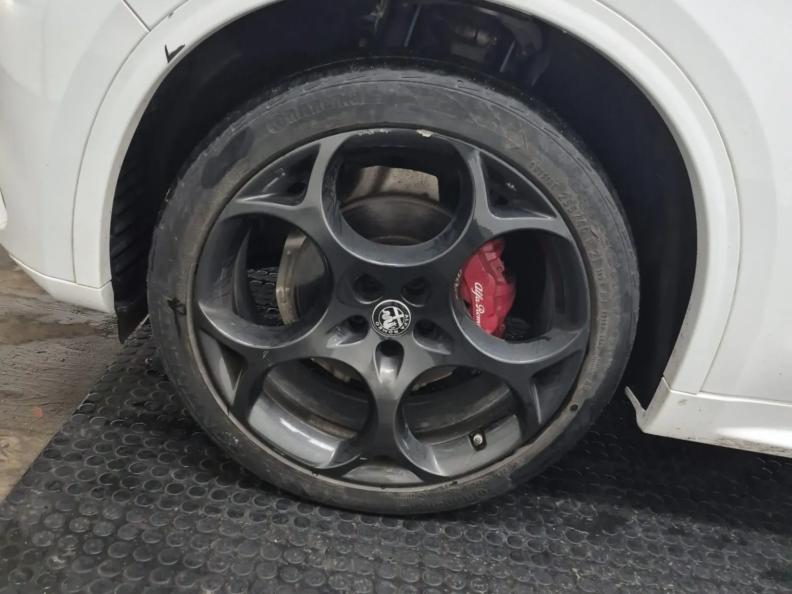 Front driver wheel/tire photo