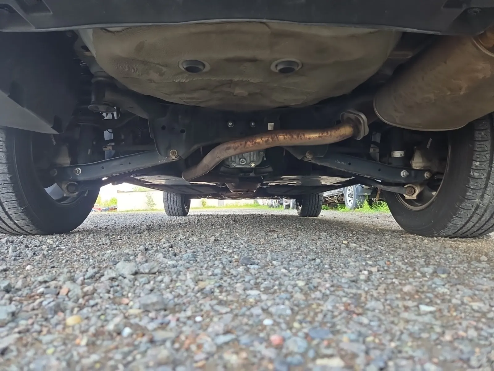 Undercarriage - Rear Photo