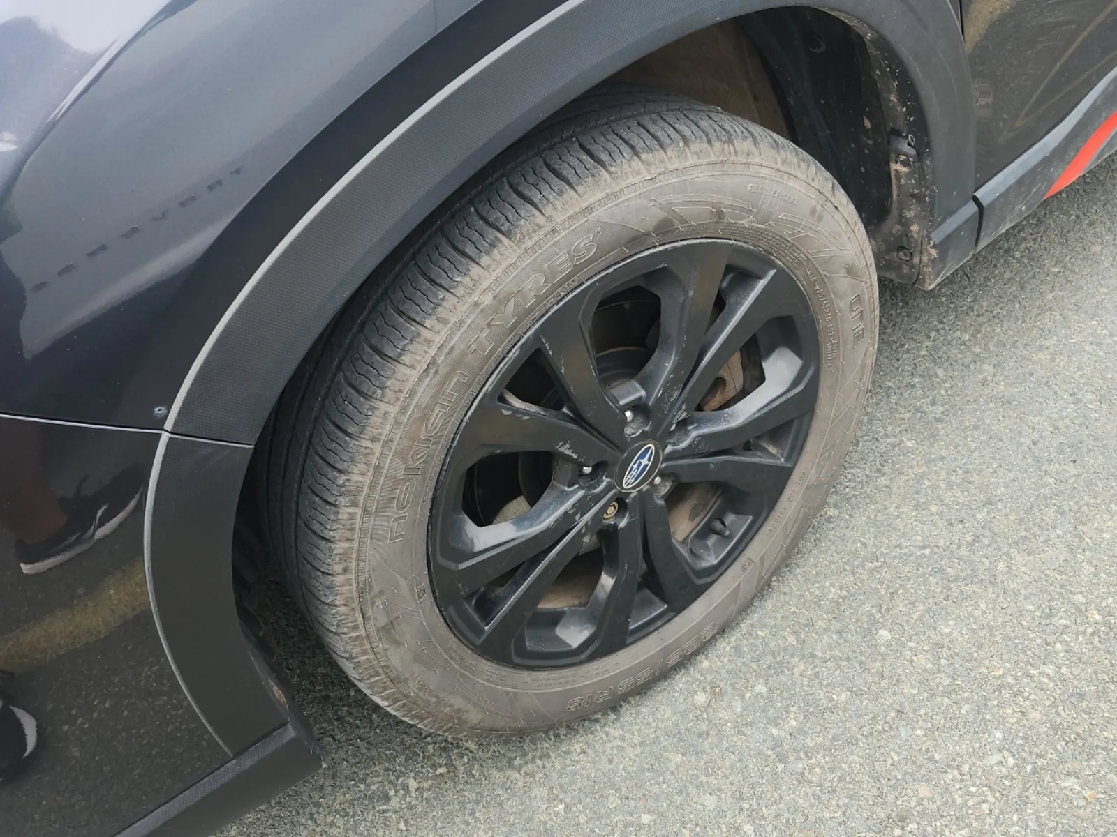 Front driver wheel/tire photo