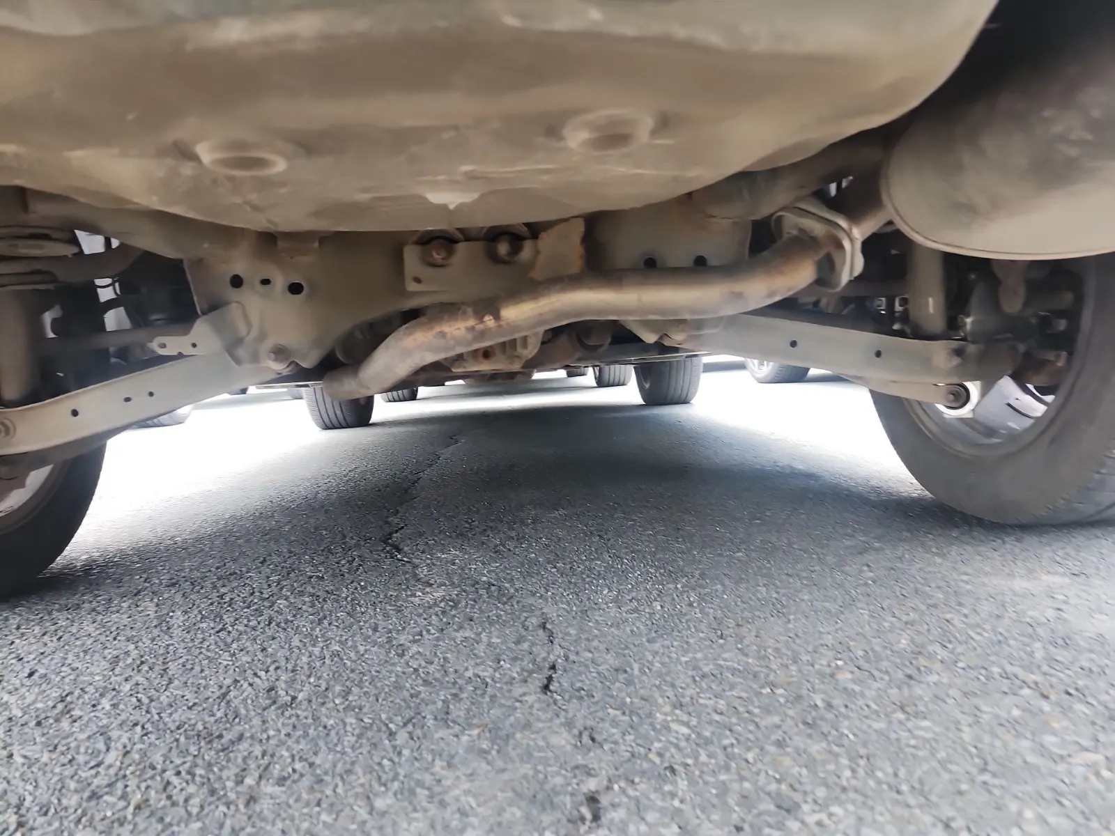 Undercarriage - Rear Photo