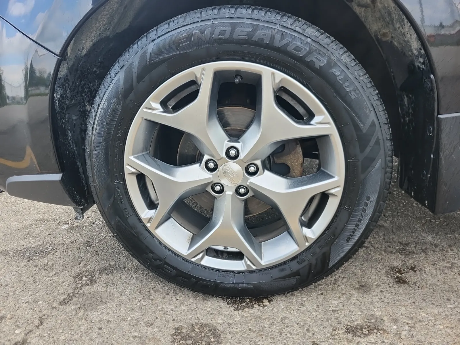 Front driver wheel/tire photo