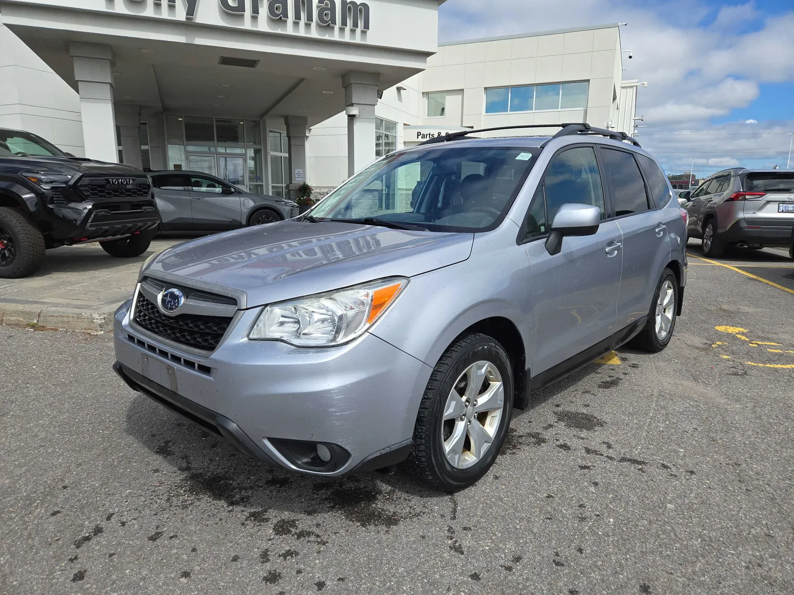 3/4 Front (Main image)