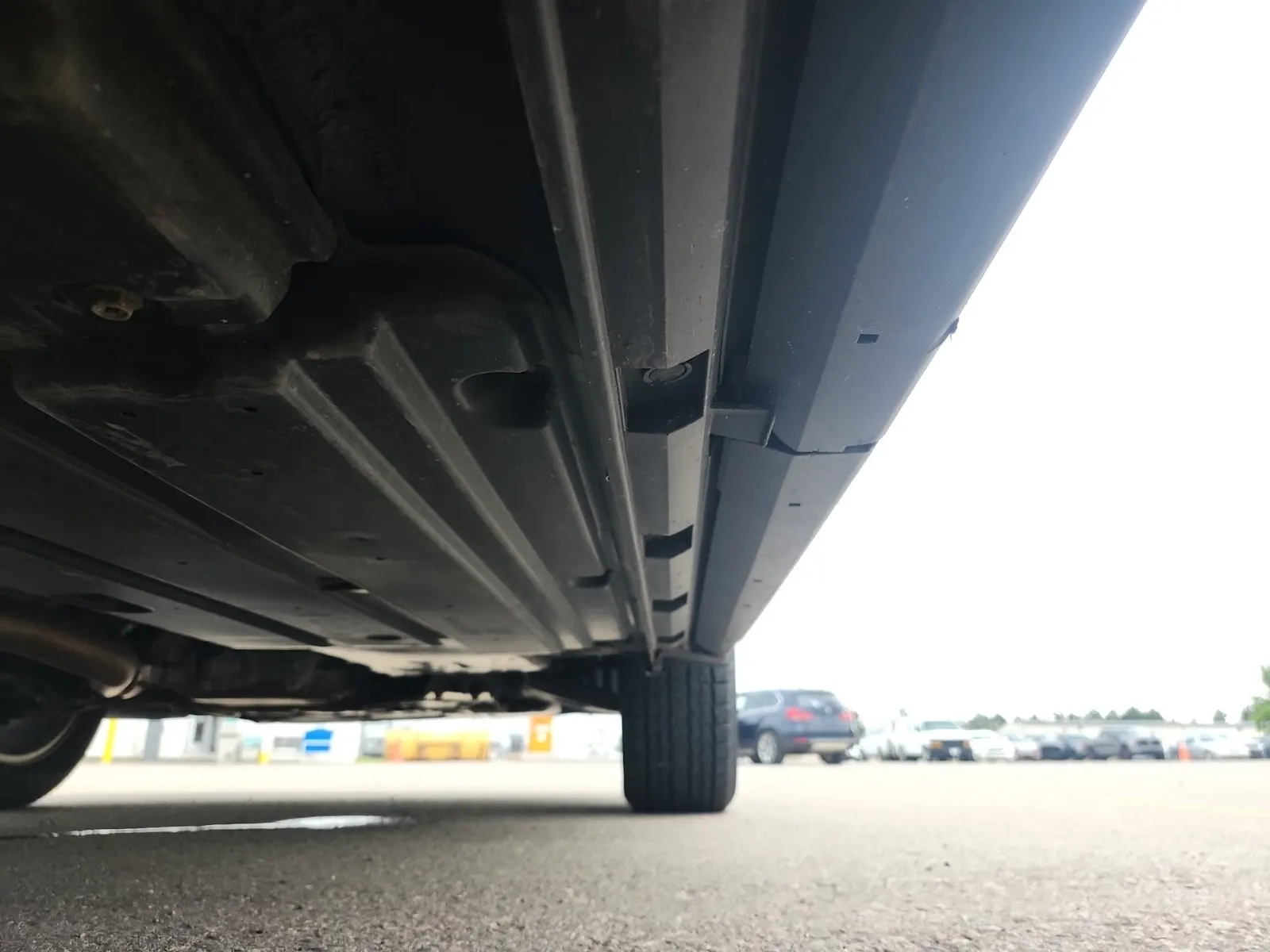 Undercarriage - Passenger Photo