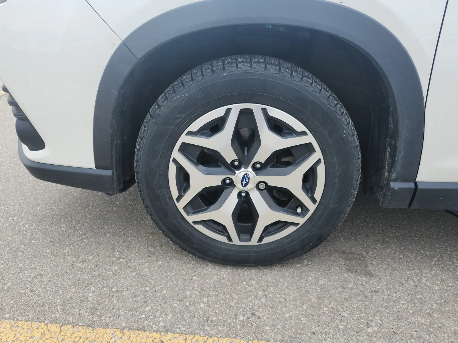 Front driver wheel/tire photo