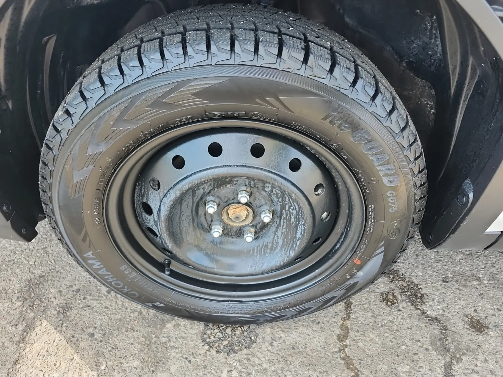 Front driver wheel/tire photo