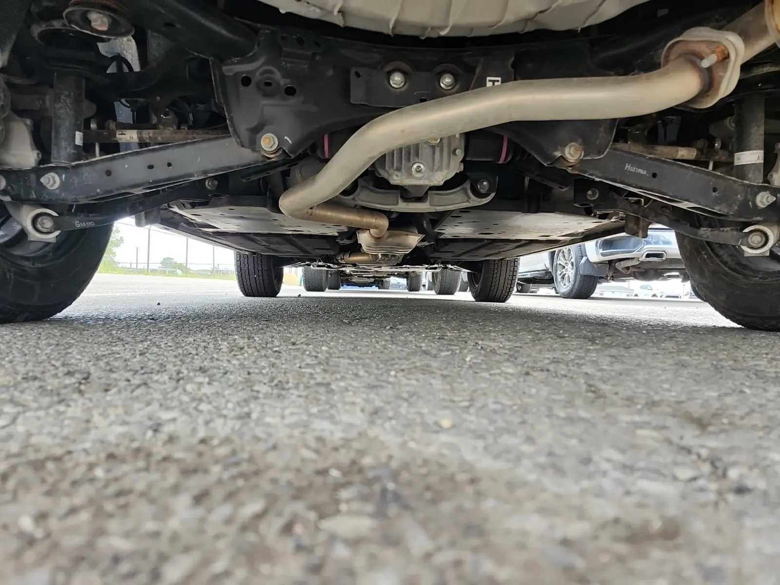 Undercarriage - Rear Photo