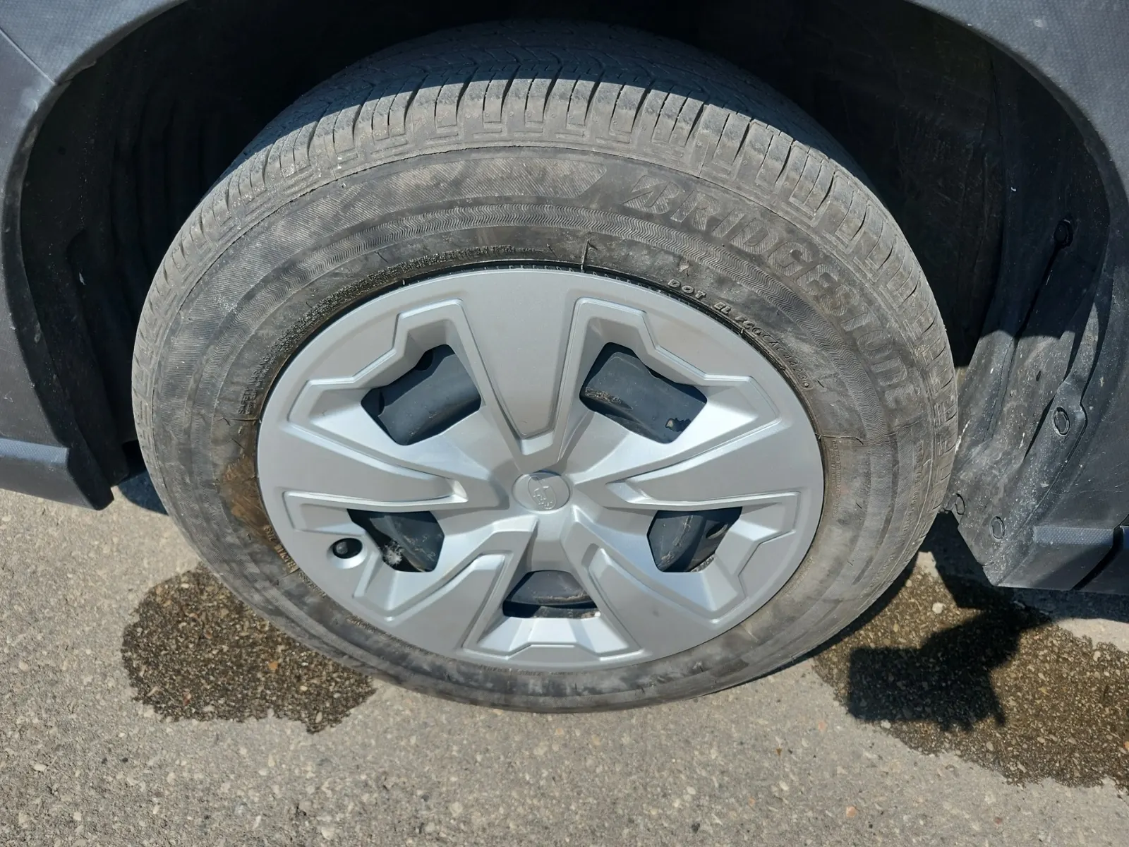 Front driver wheel/tire photo