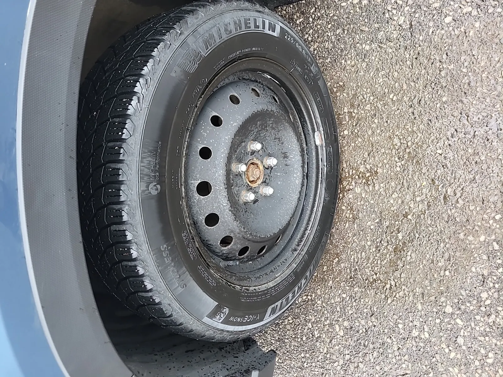 Front driver wheel/tire photo