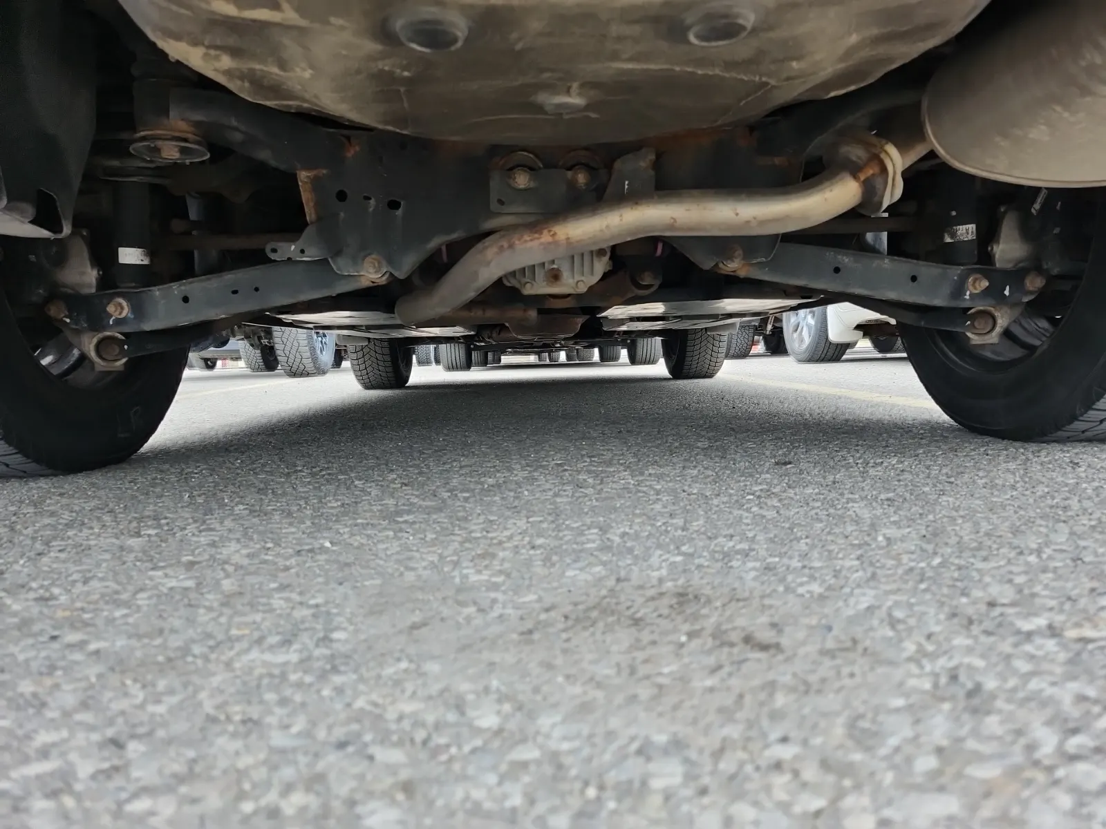 Undercarriage - Rear Photo