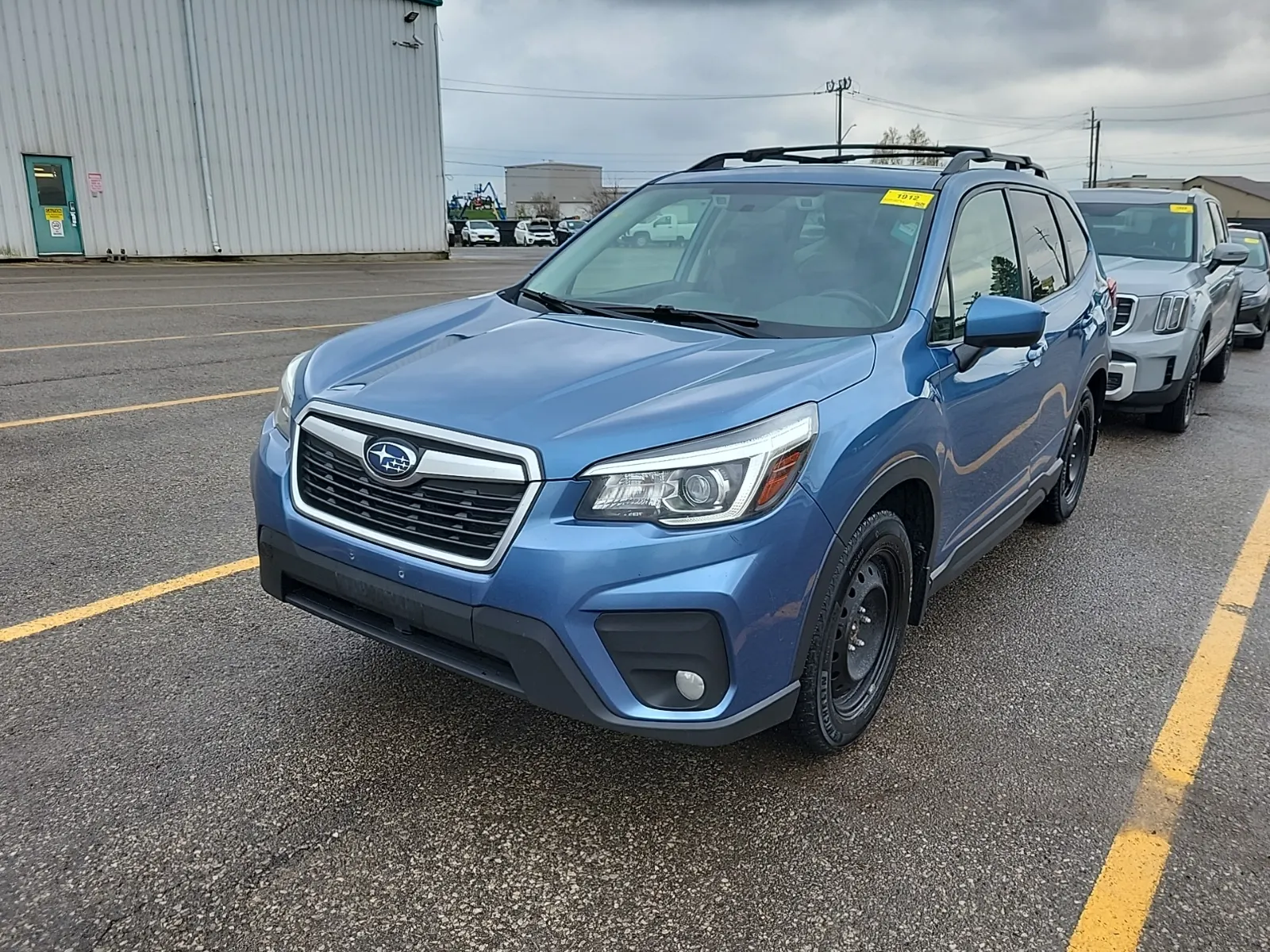 Front driver 3/4 photo