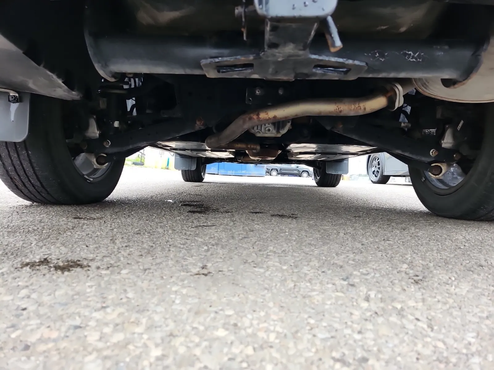 Undercarriage - Rear Photo