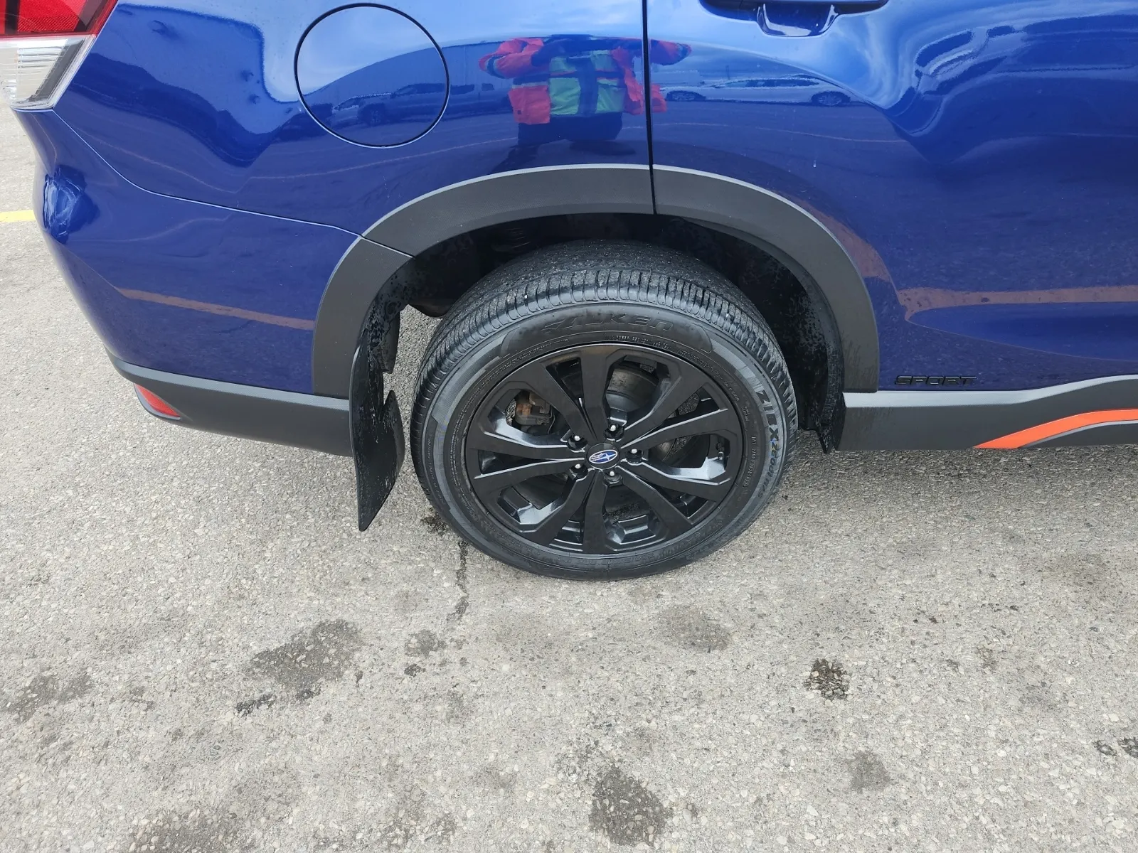Right Rear Wheel/Tire Photo