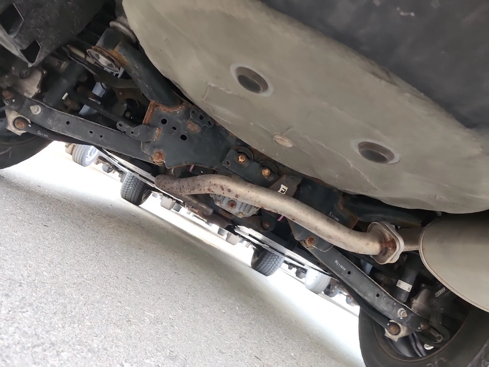 Undercarriage - Rear Photo