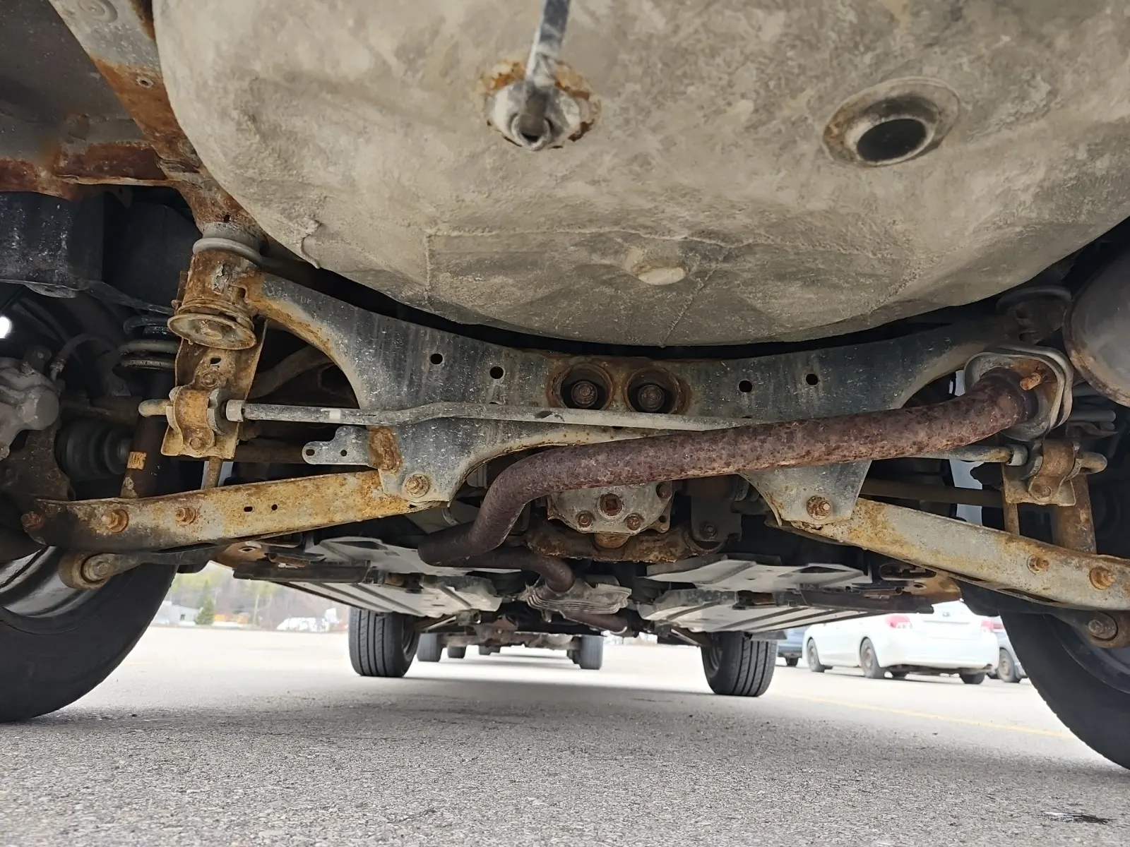 Undercarriage - Rear Photo