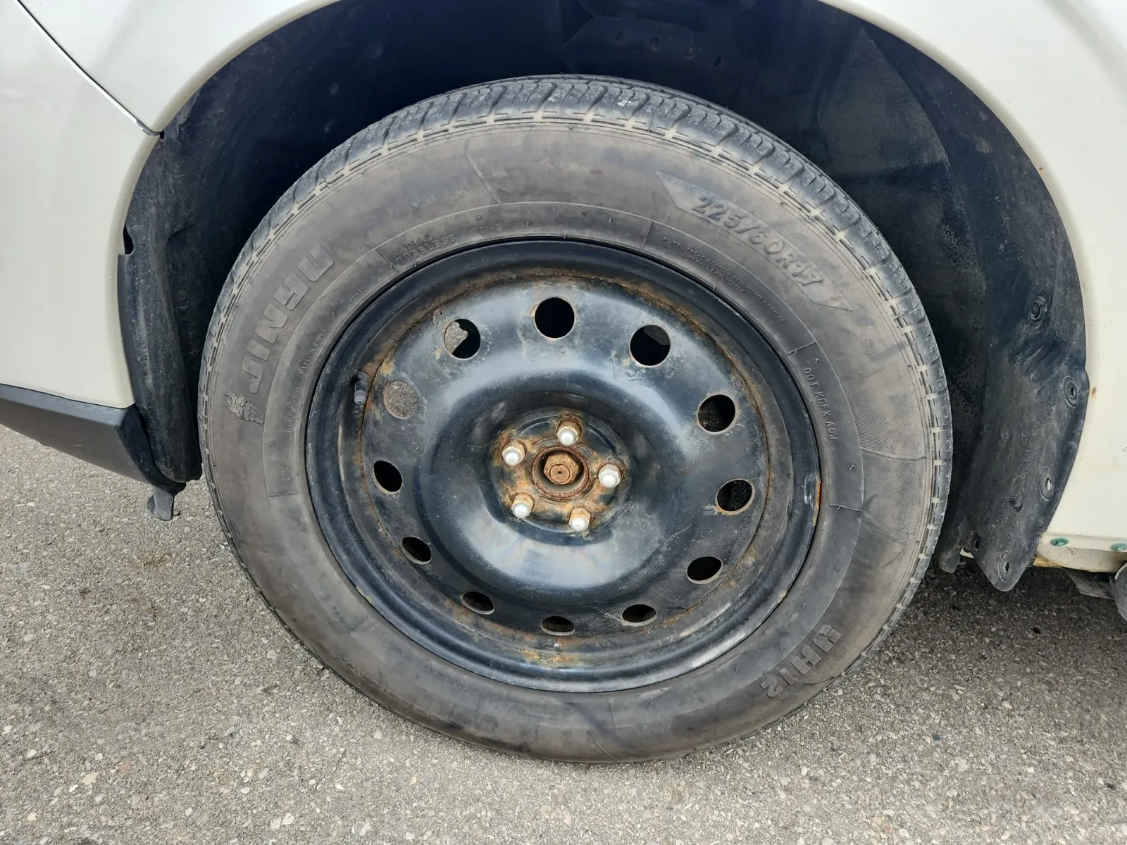 Front driver wheel/tire photo