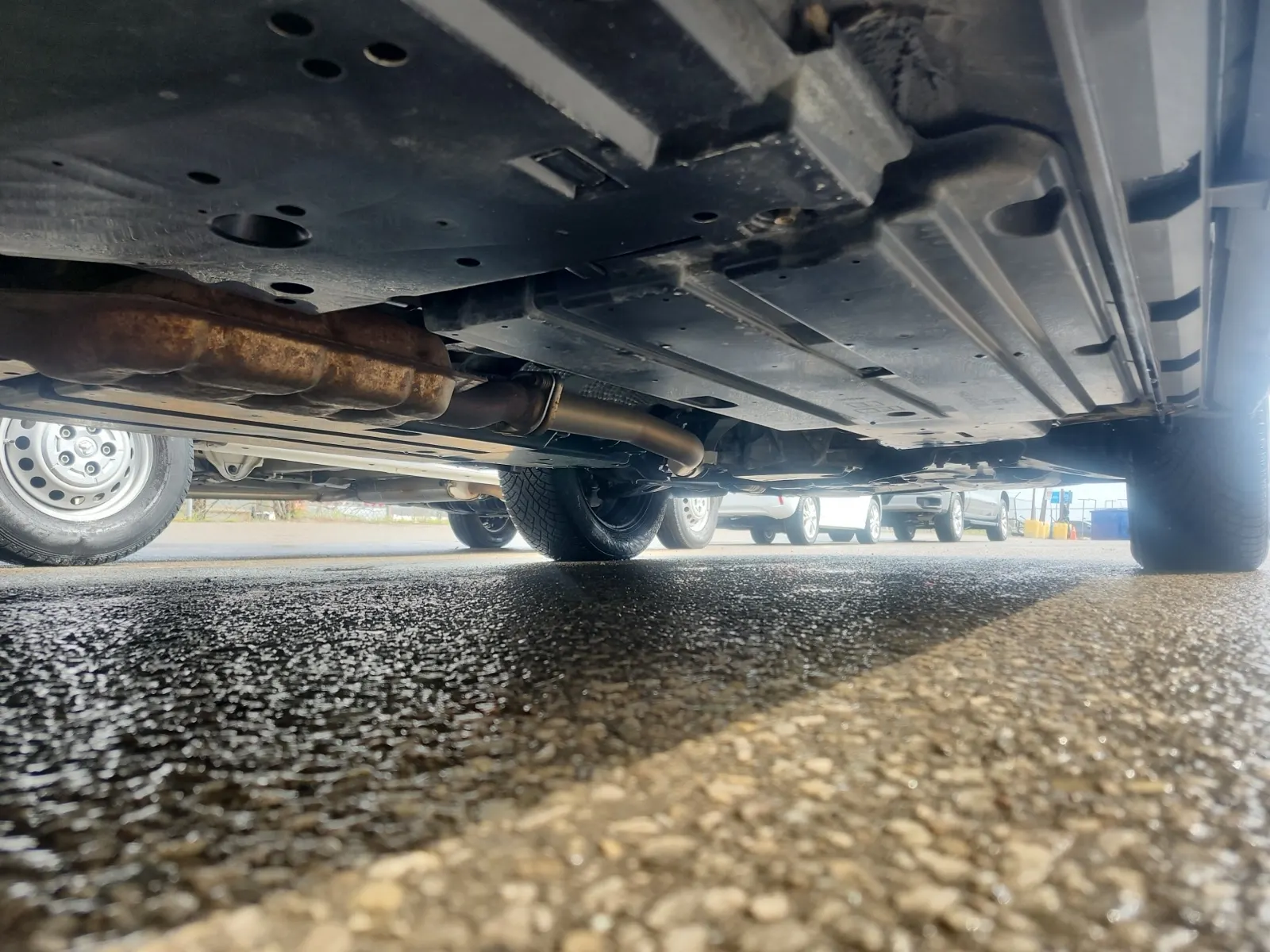 Undercarriage - Passenger Photo