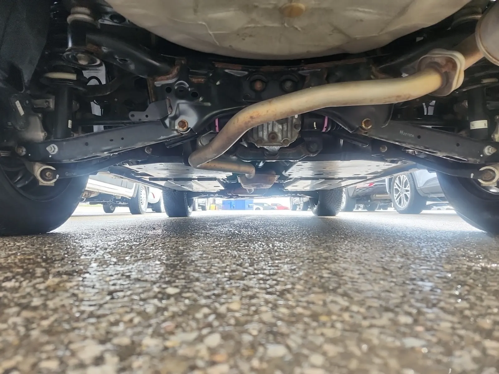 Undercarriage - Rear Photo