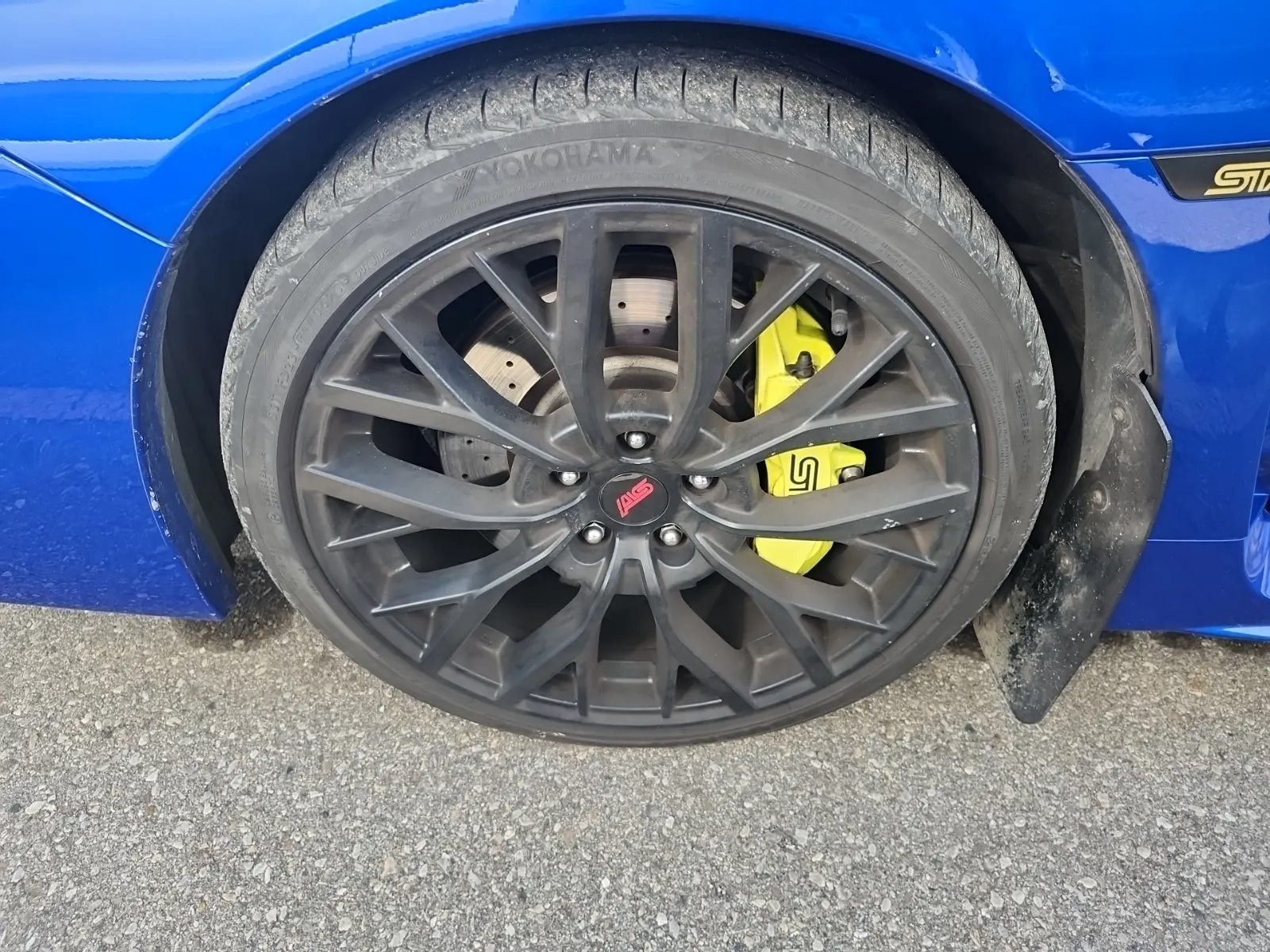 Front driver wheel/tire photo