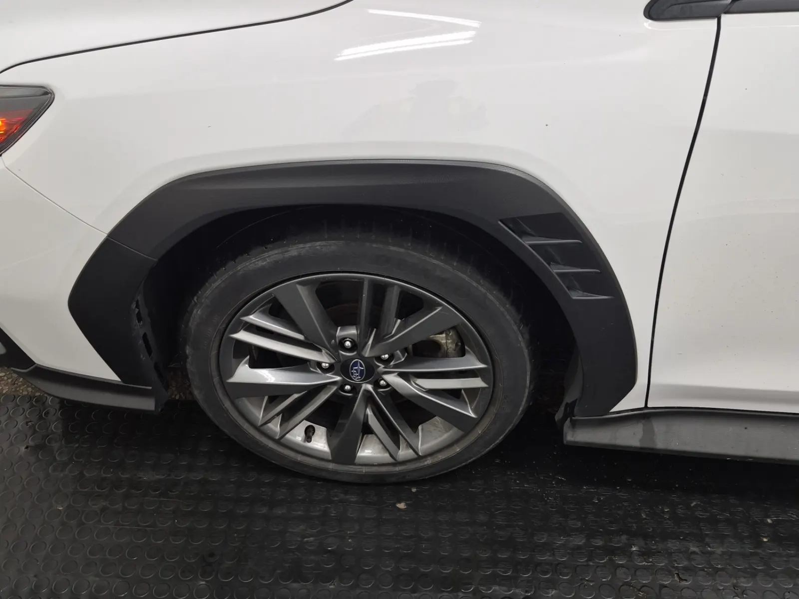 Front driver wheel/tire photo