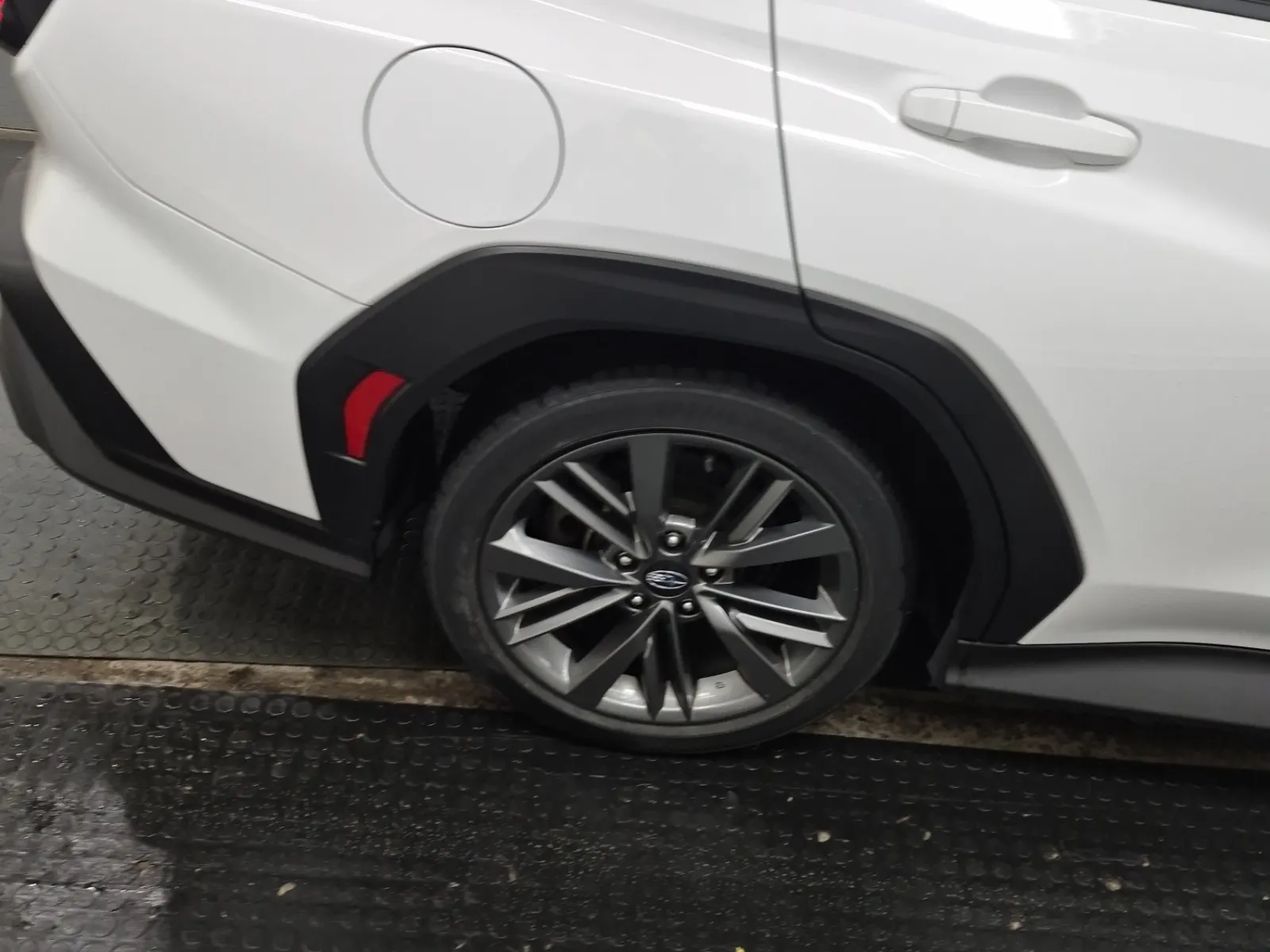 Right Rear Wheel/Tire Photo