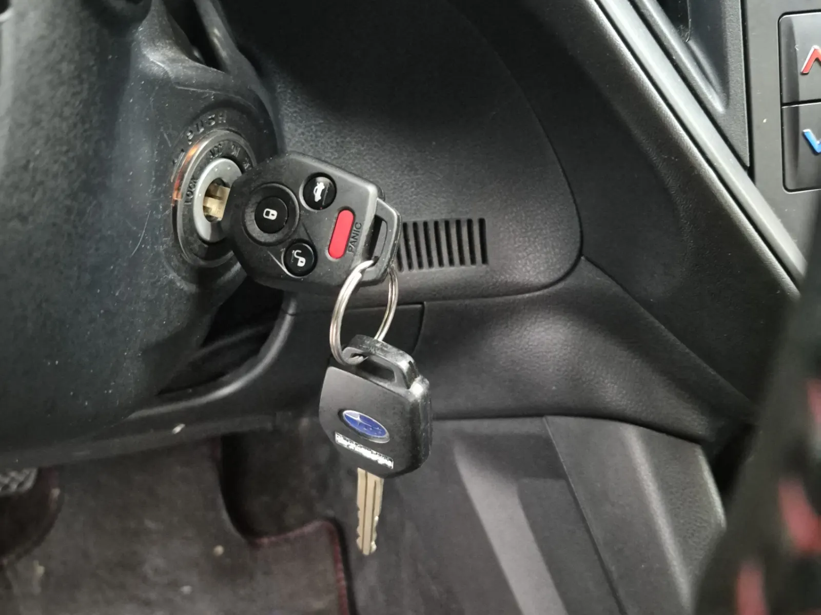 Keys/Fobs/Manual Photo