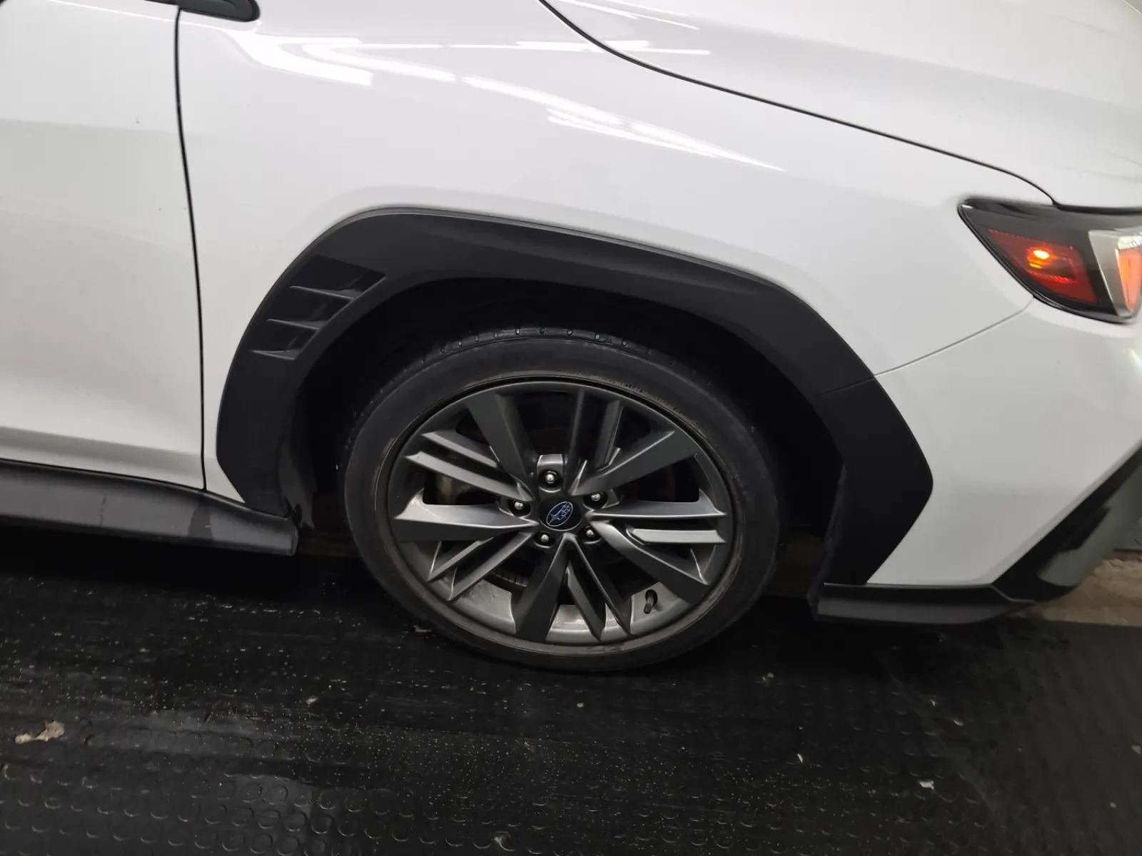 Right Front Wheel/Tire Photo