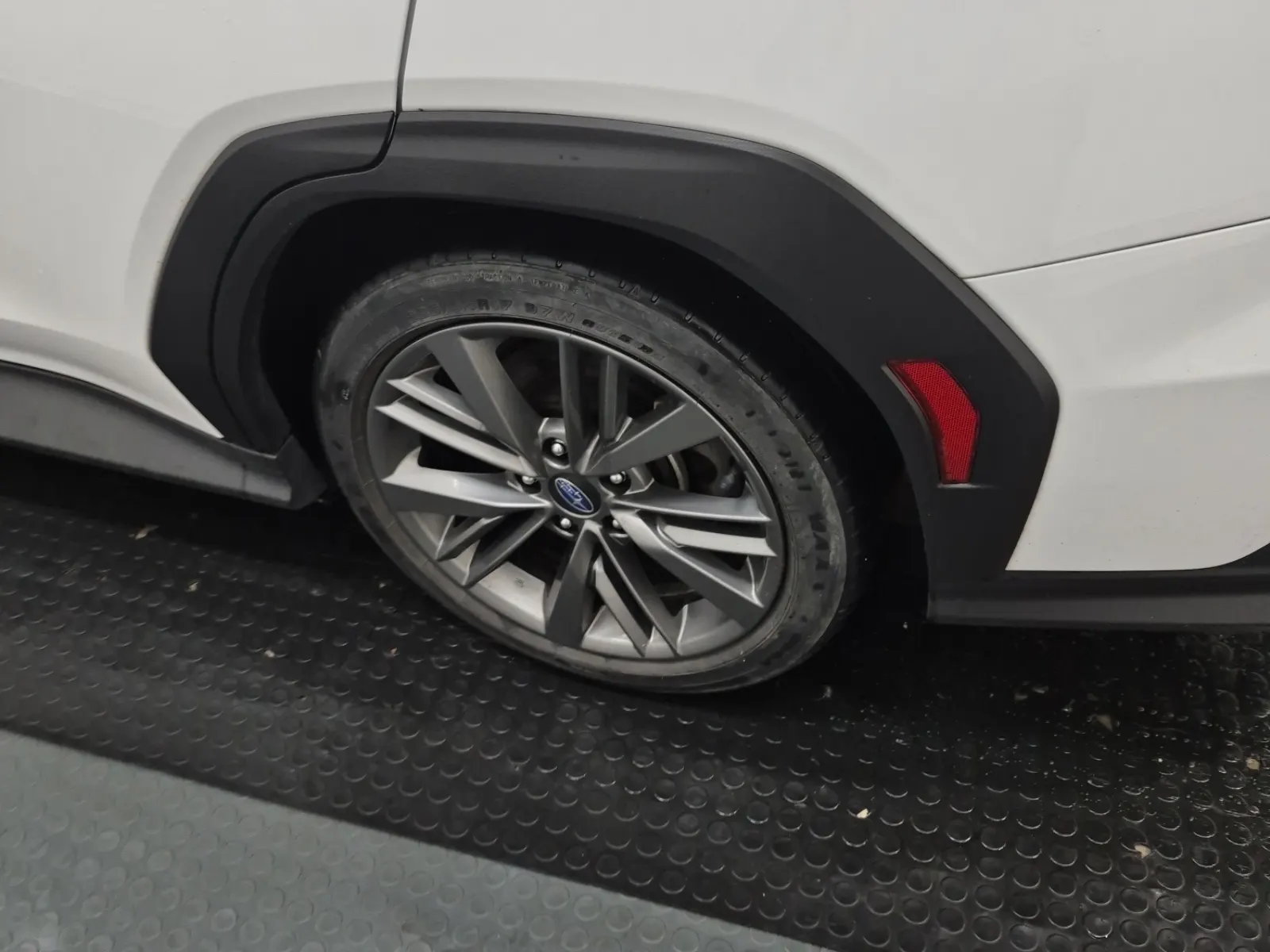 Left Rear Wheel/Tire Photo