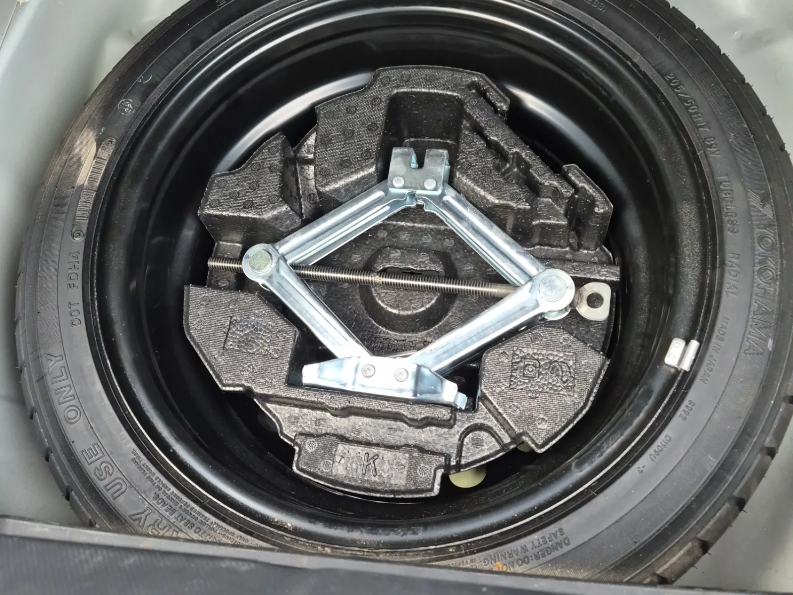 Spare Tire & Wheel Photo
