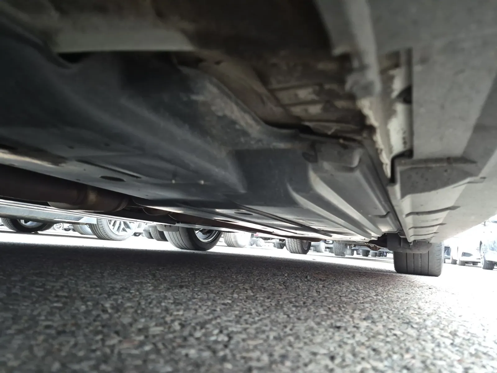 Undercarriage - Driver Photo