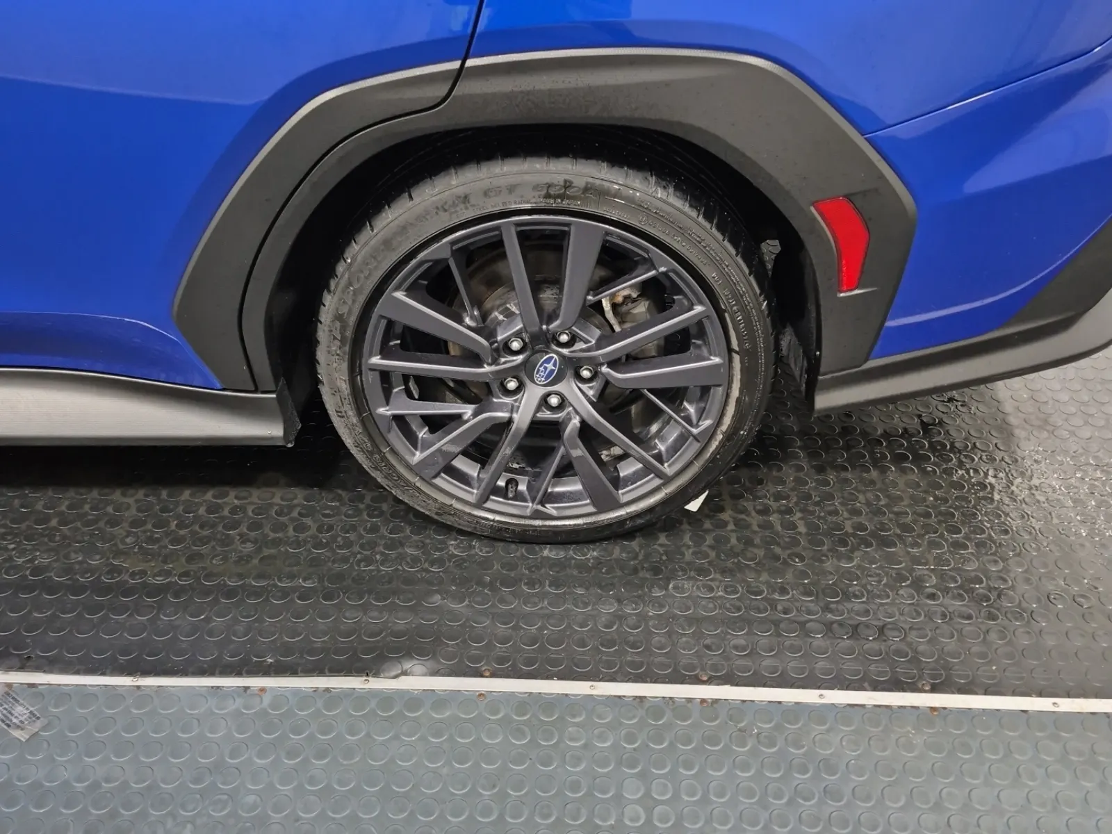 Left Rear Wheel/Tire Photo