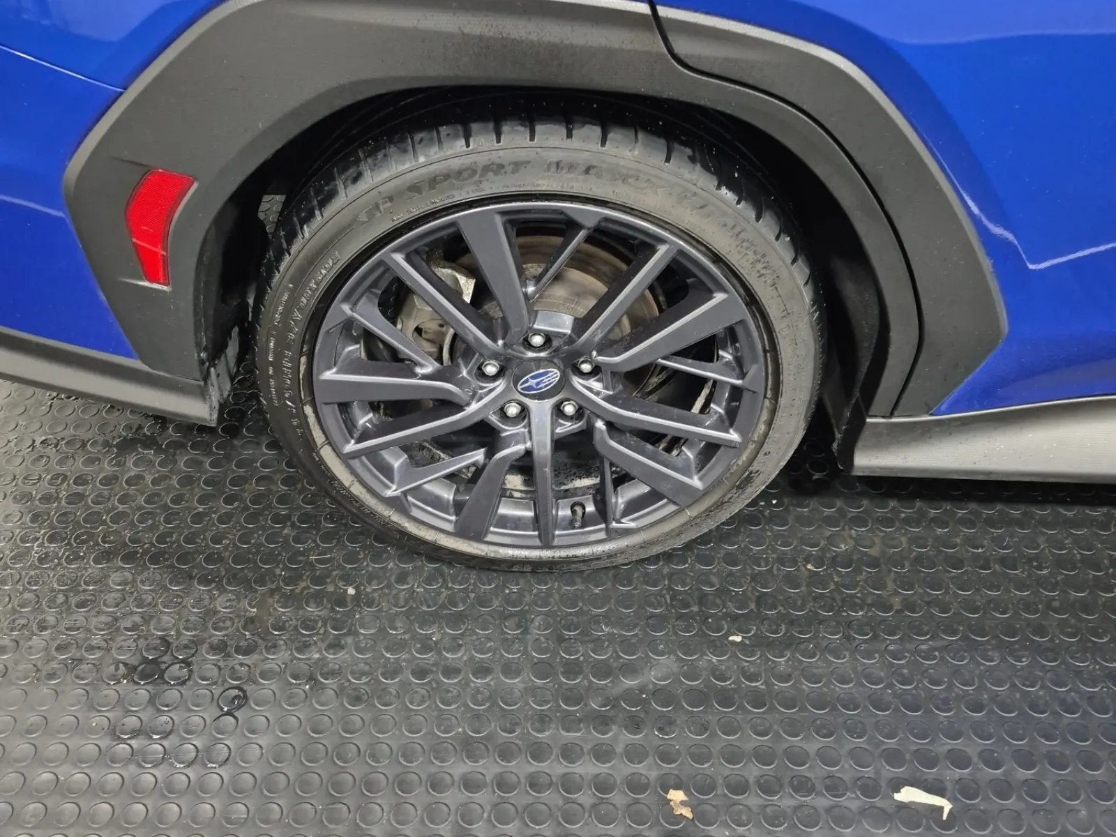 Right Rear Wheel/Tire Photo