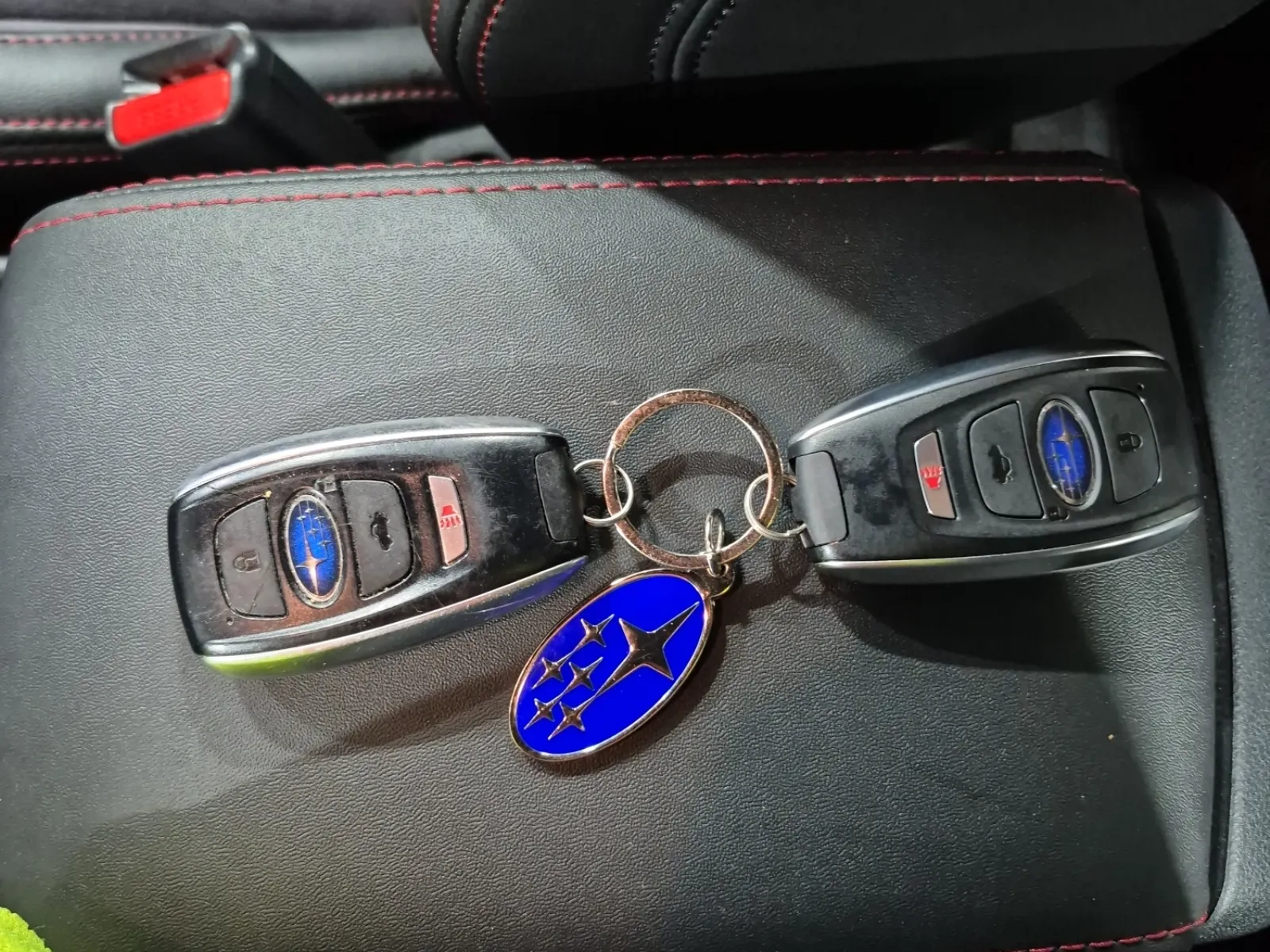 Keys/Fobs/Manual Photo