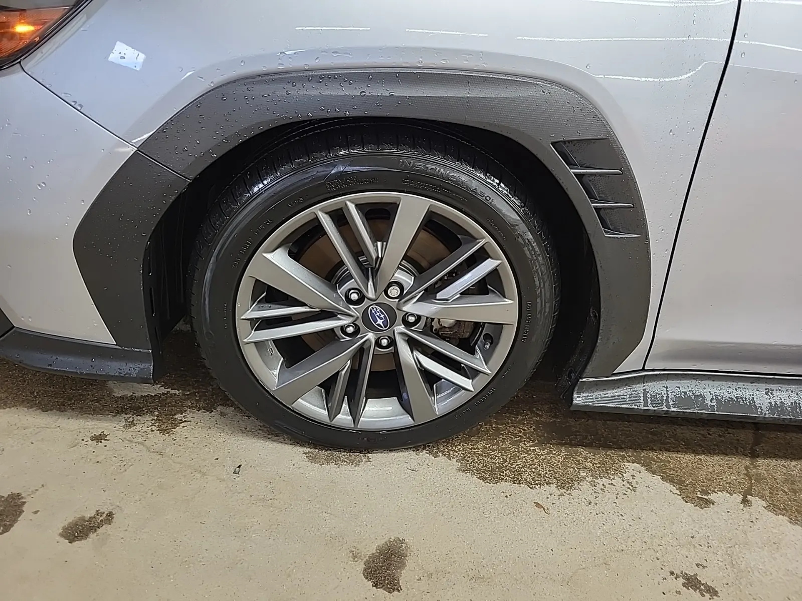 Front driver wheel/tire photo