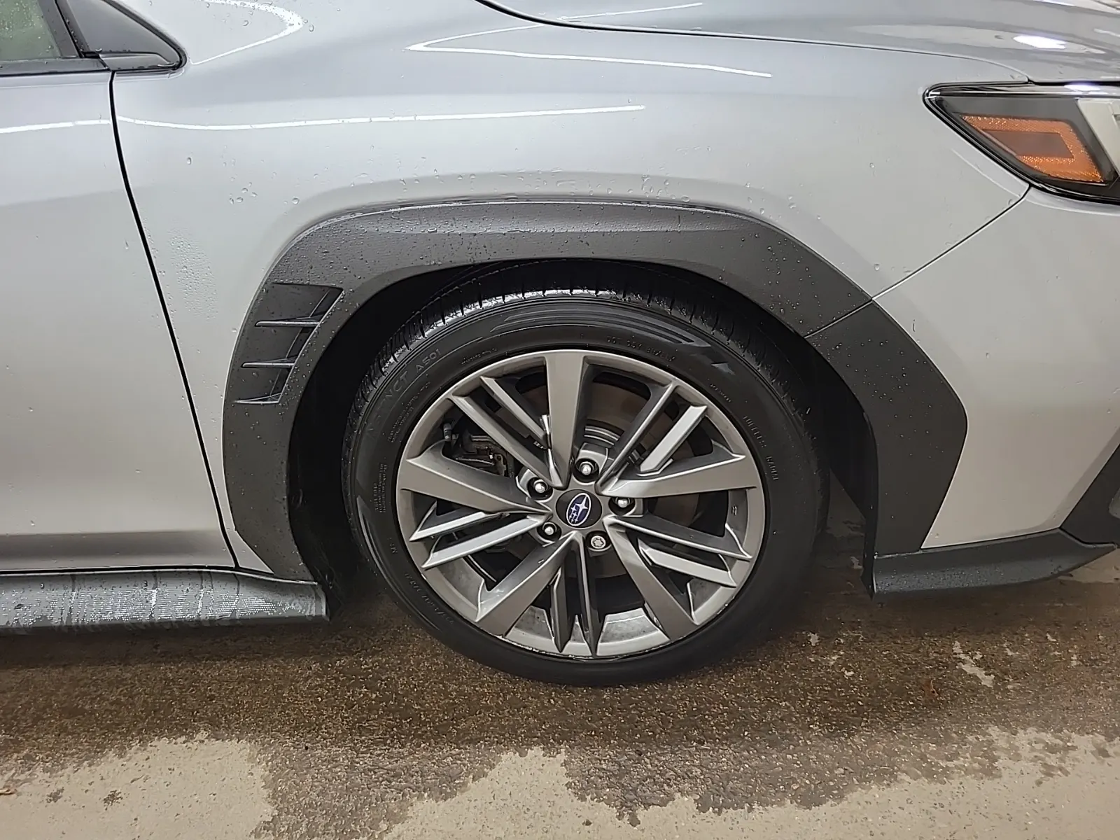 Right Front Wheel/Tire Photo