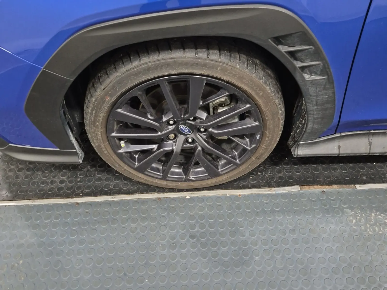 Front driver wheel/tire photo
