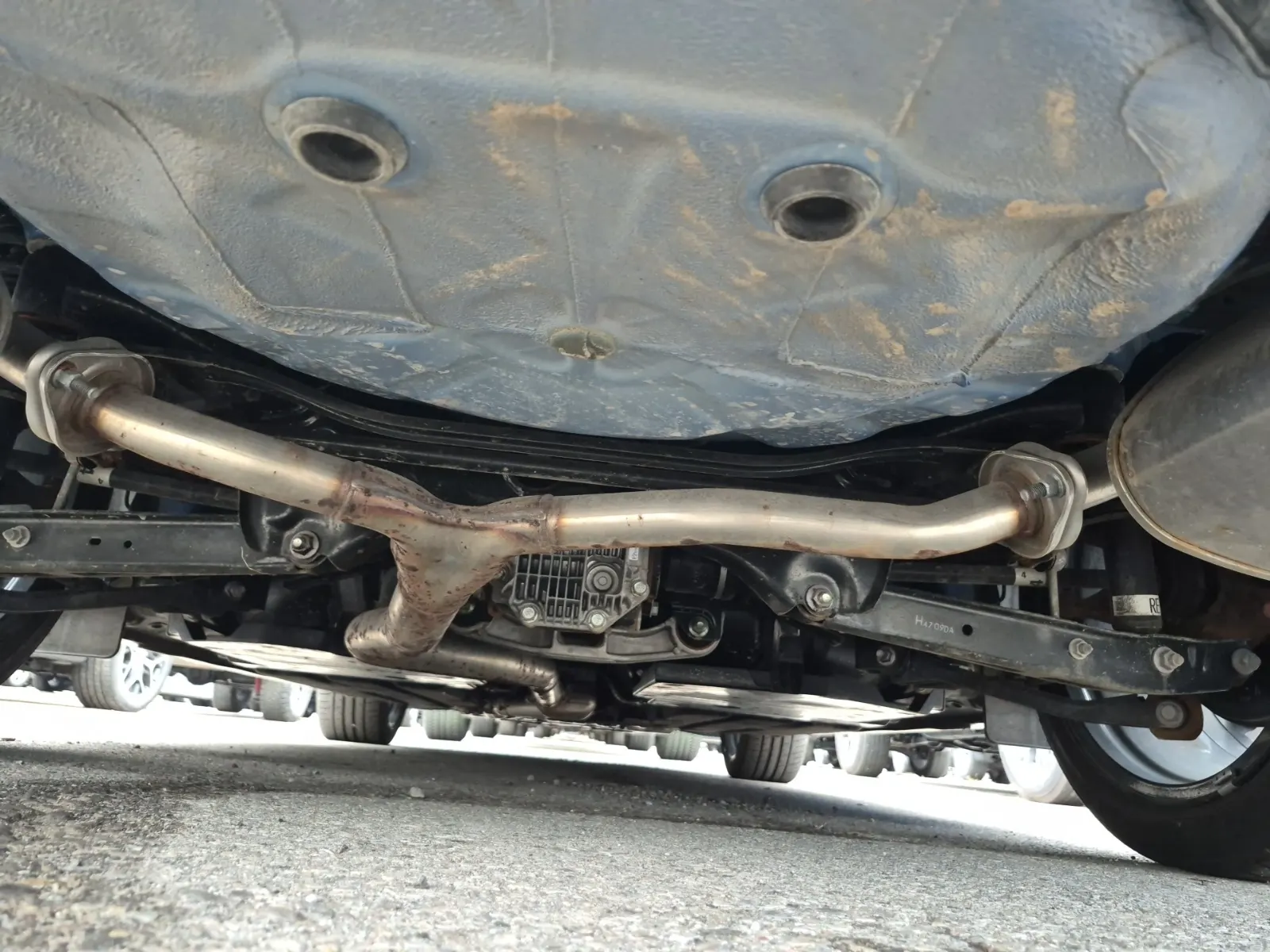 Undercarriage - Rear Photo