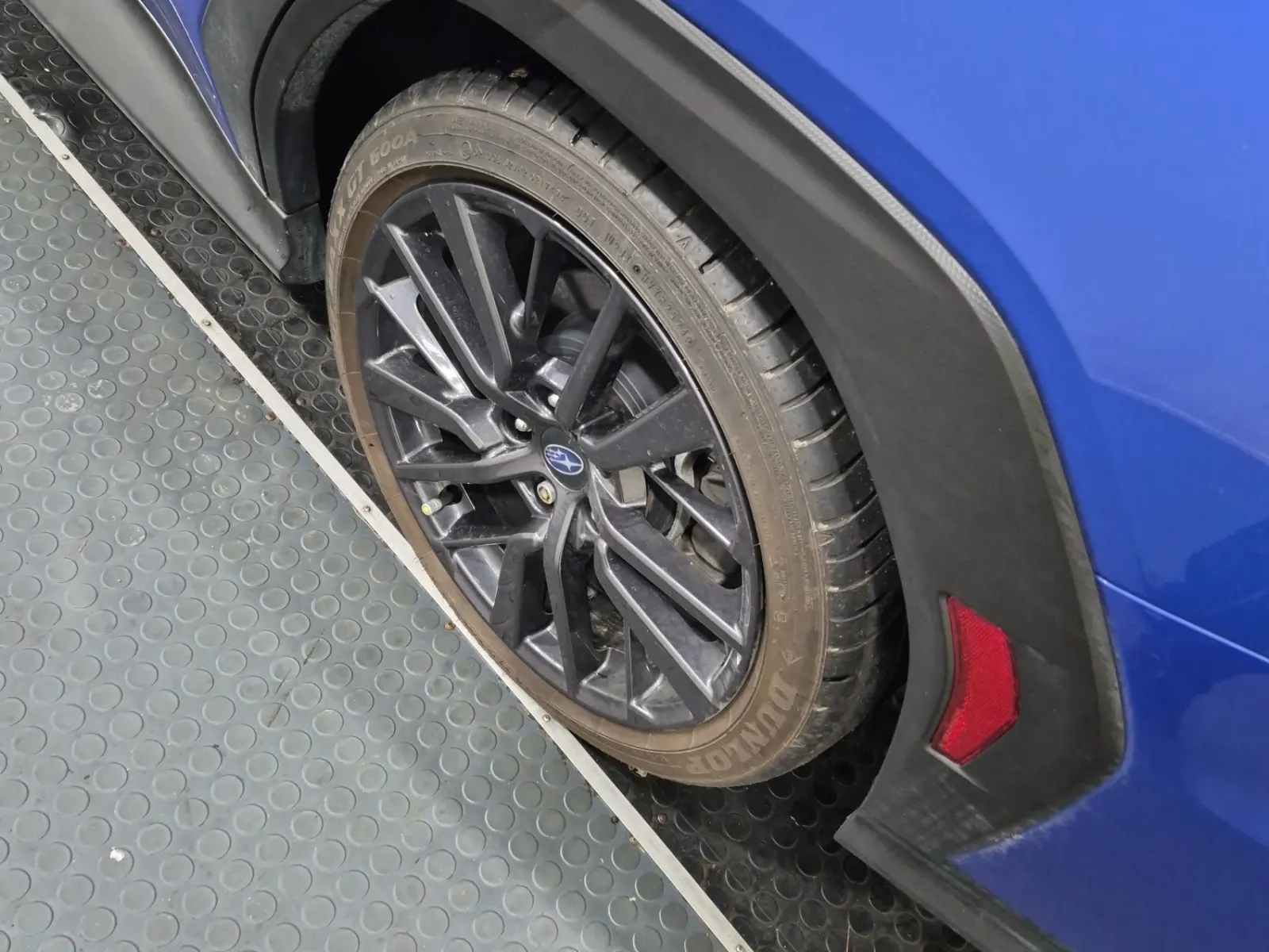 Left Rear Wheel/Tire Photo