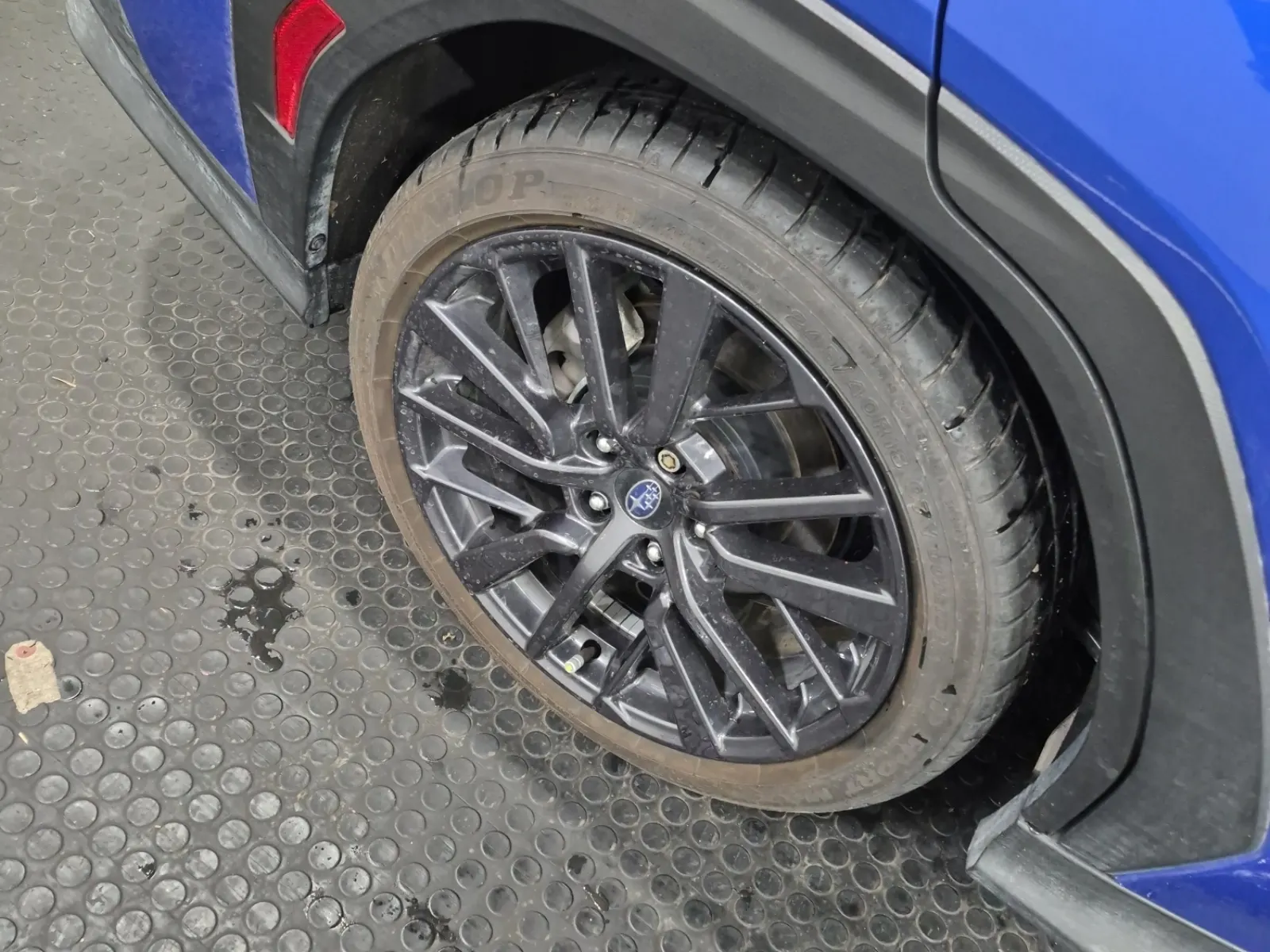 Right Rear Wheel/Tire Photo