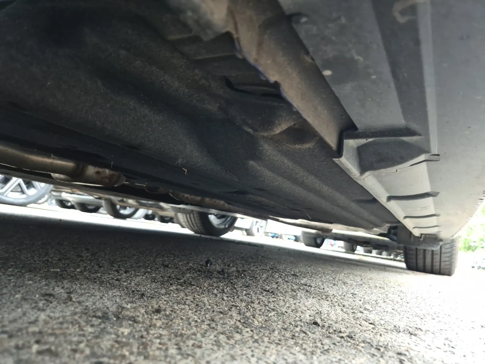 Undercarriage - Driver Photo