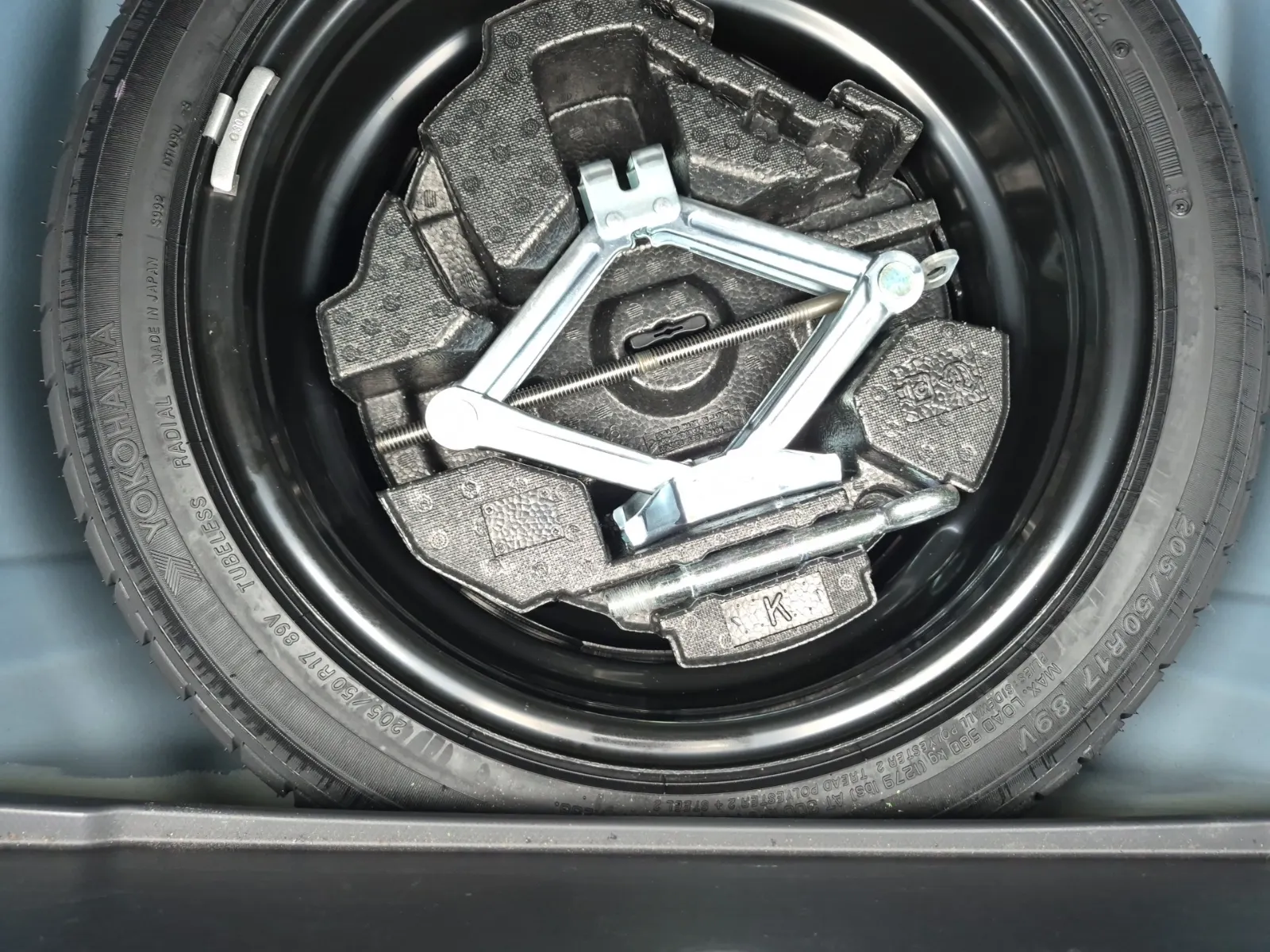 Spare Tire & Wheel Photo