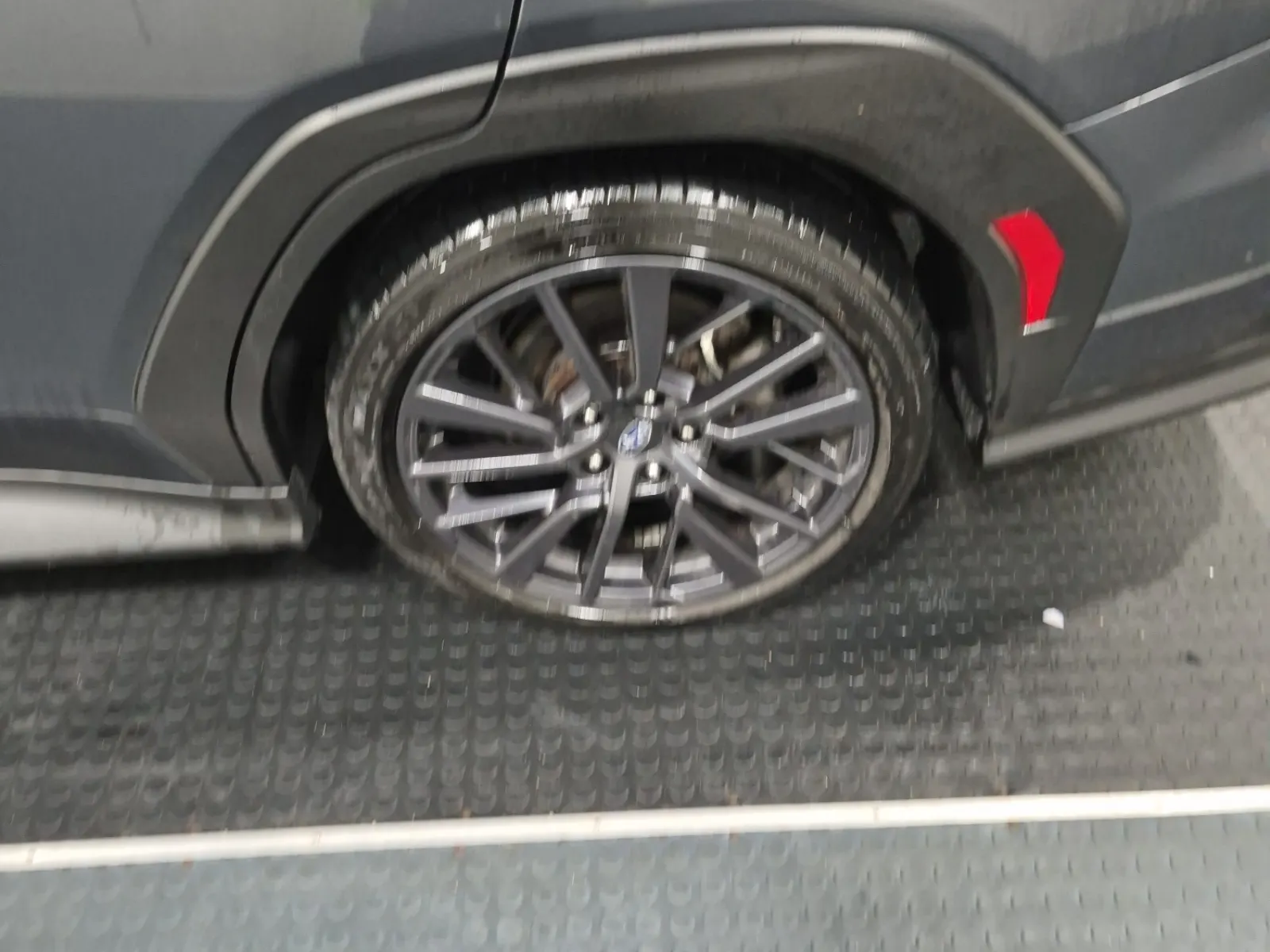 Left Rear Wheel/Tire Photo