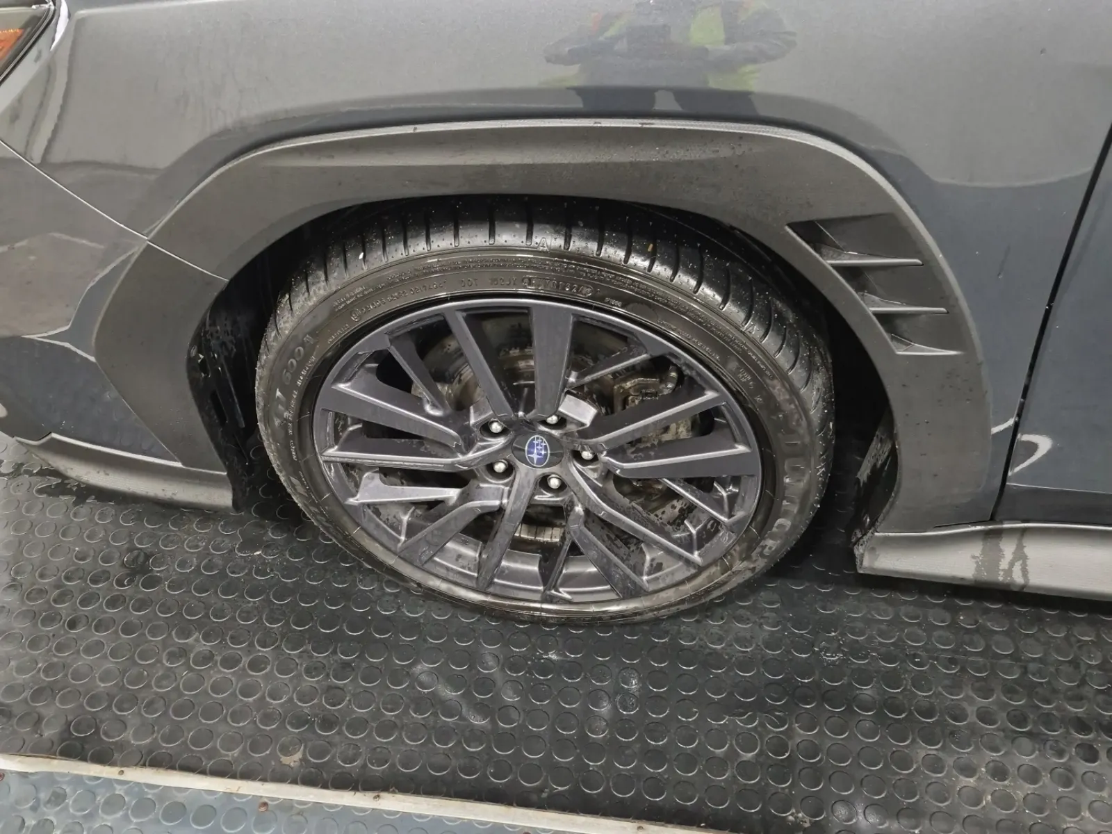 Front driver wheel/tire photo
