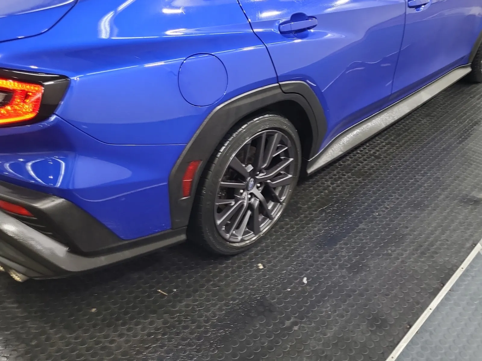 Right Rear Wheel/Tire Photo