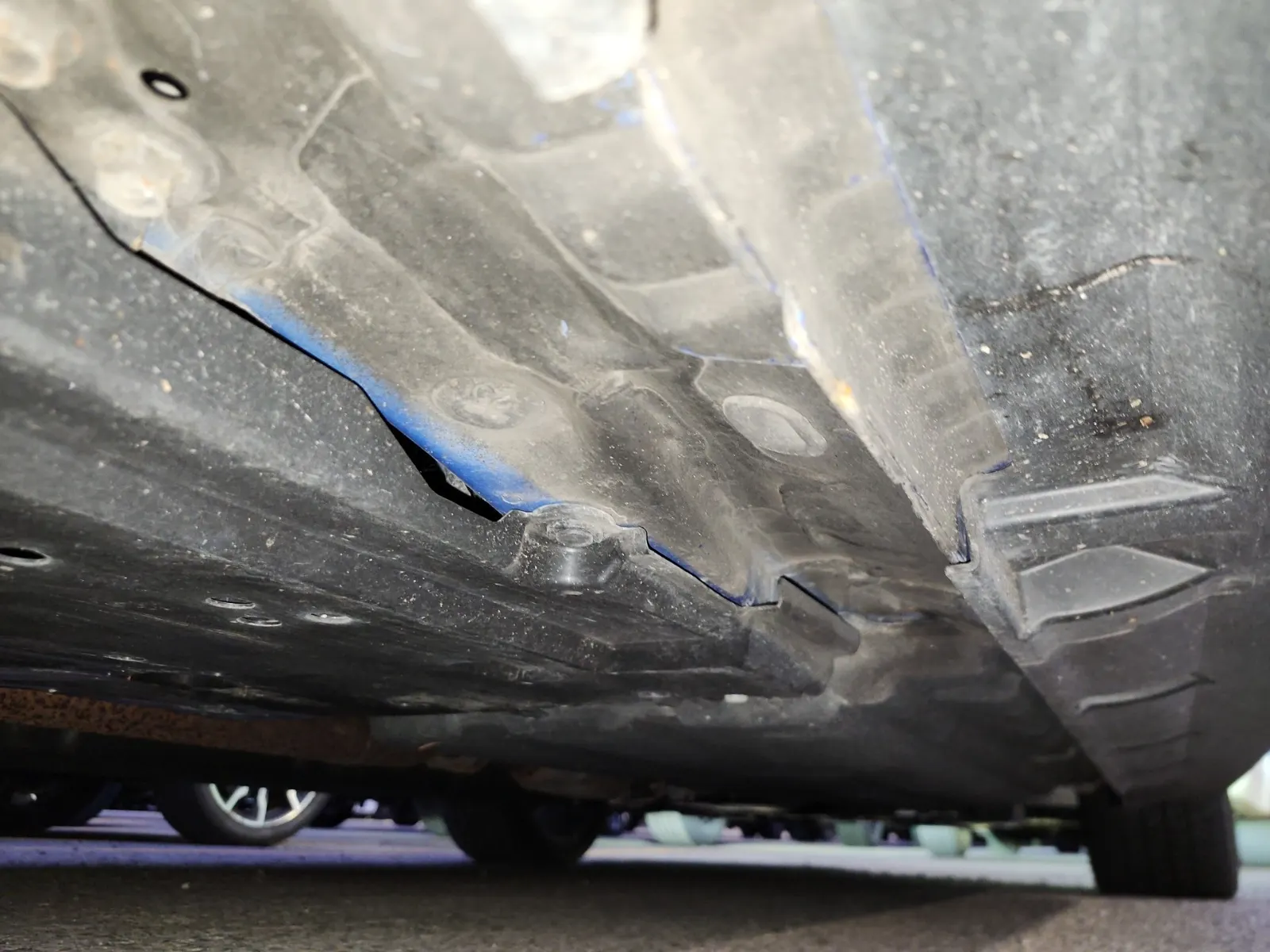 Undercarriage - Passenger Photo