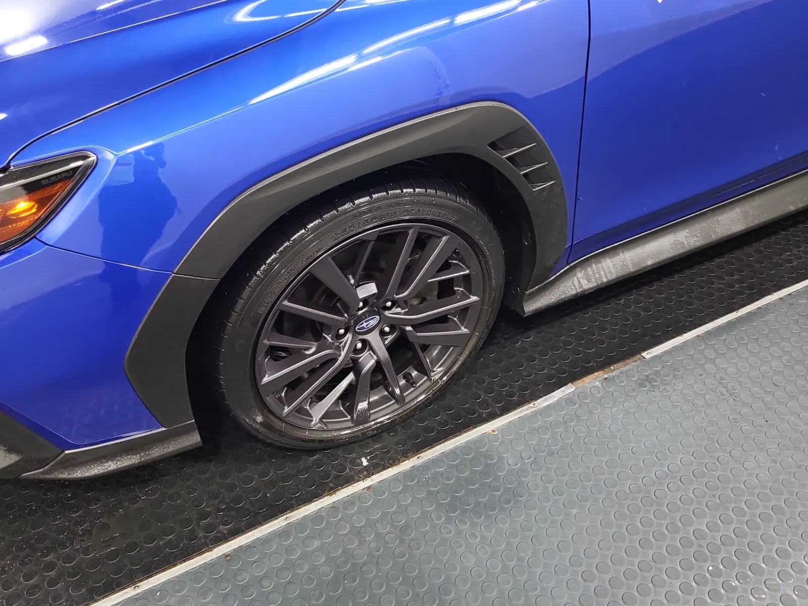Front driver wheel/tire photo