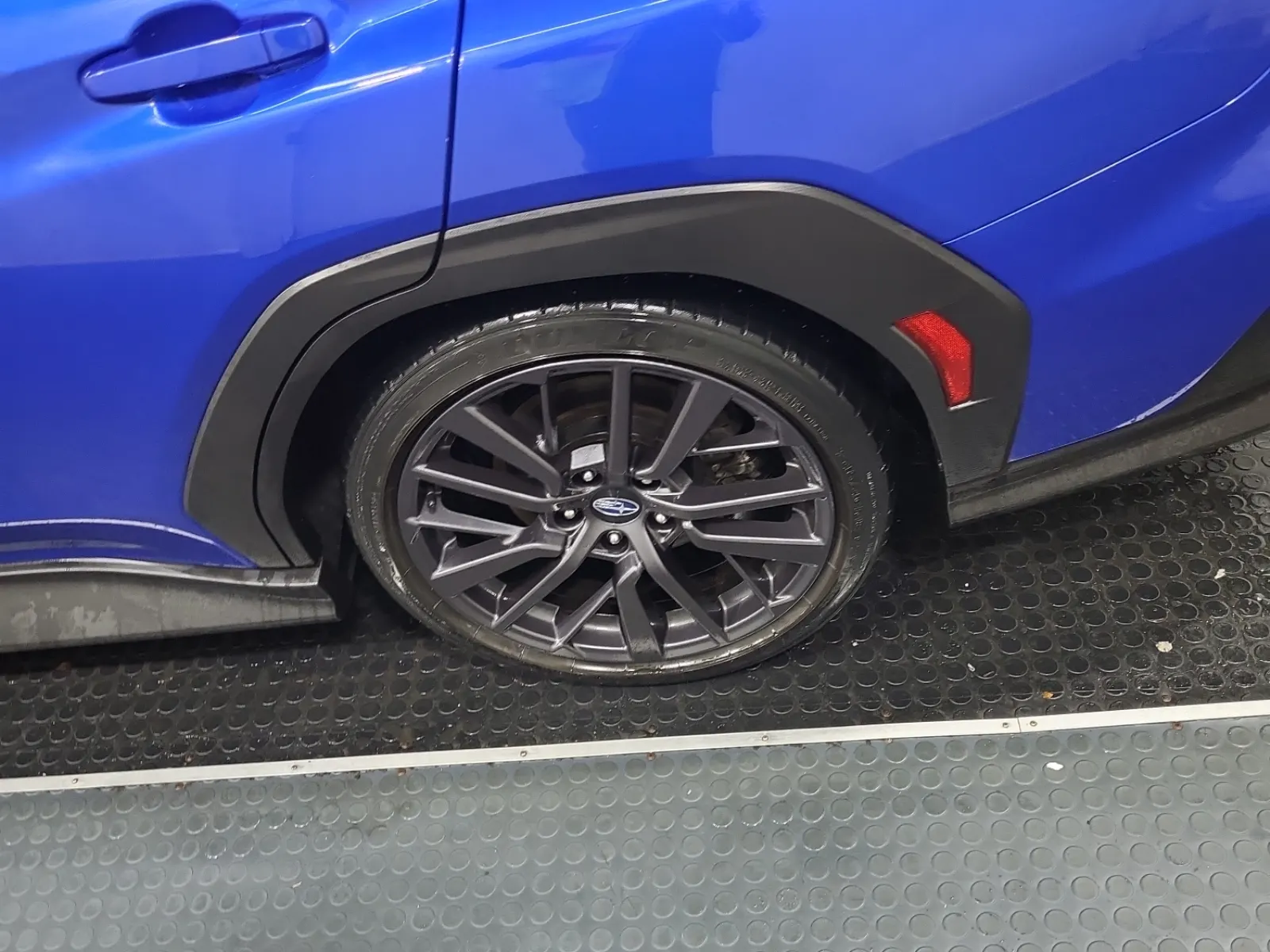 Left Rear Wheel/Tire Photo