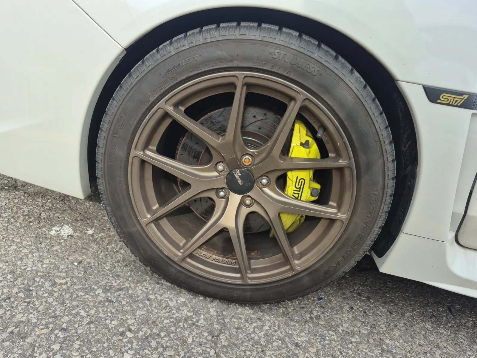 Front driver wheel/tire photo