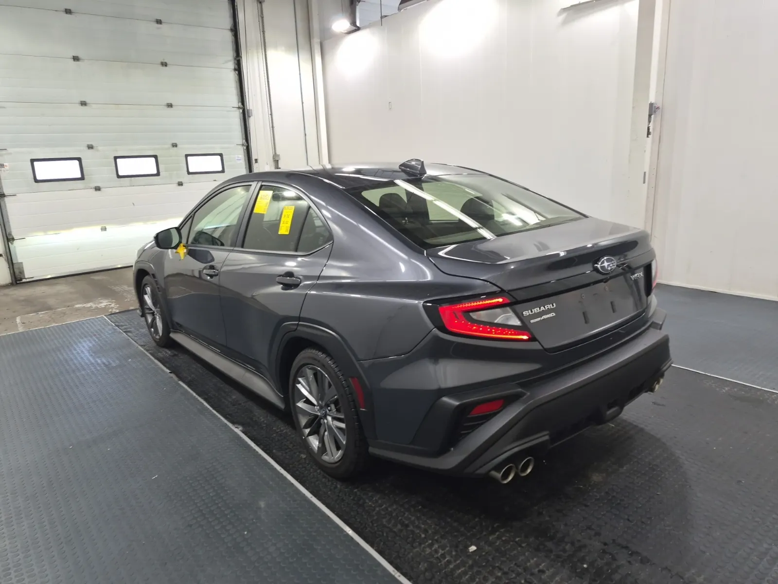 Driver Rear 3/4 Photo
