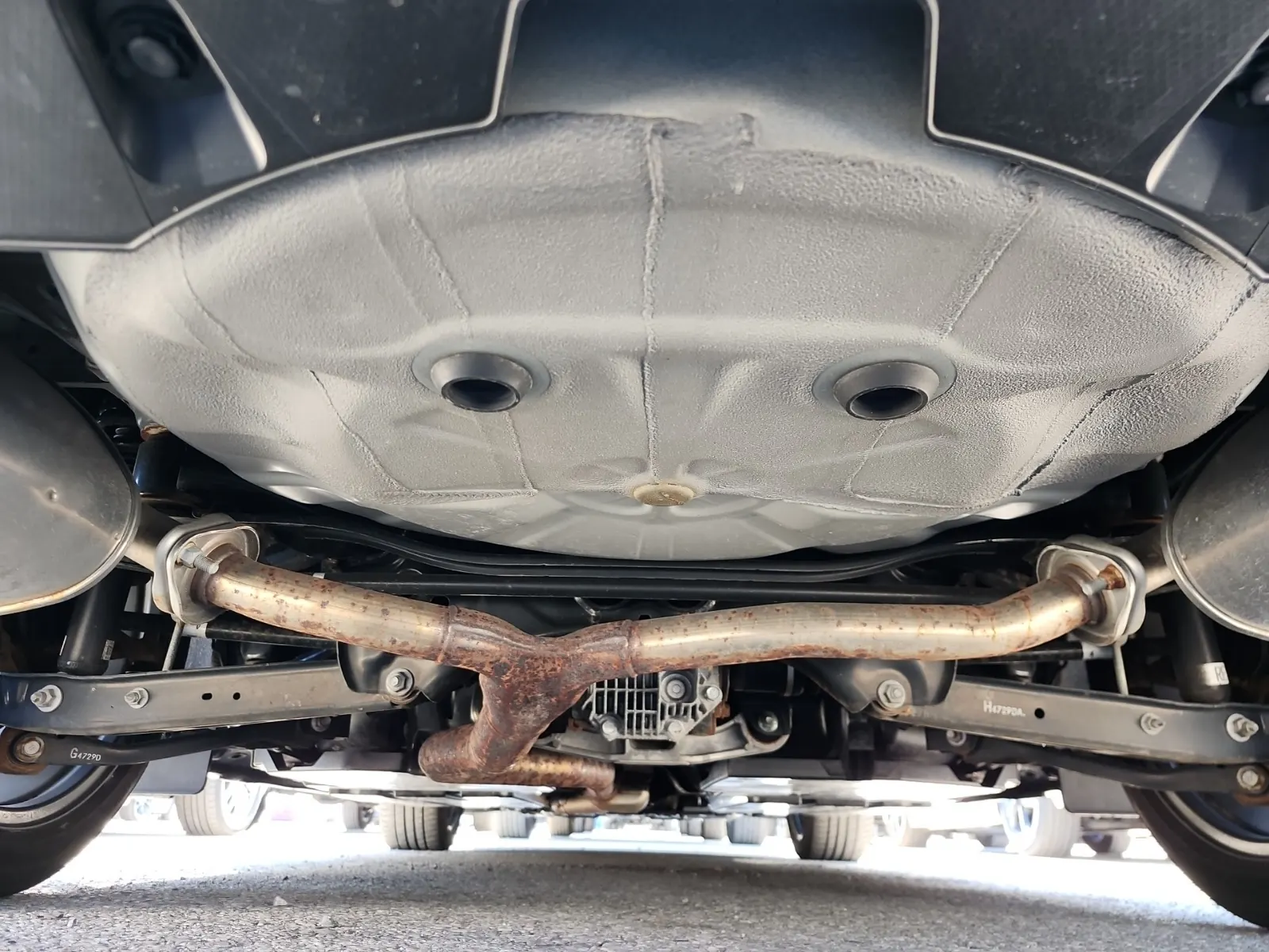 Undercarriage - Rear Photo