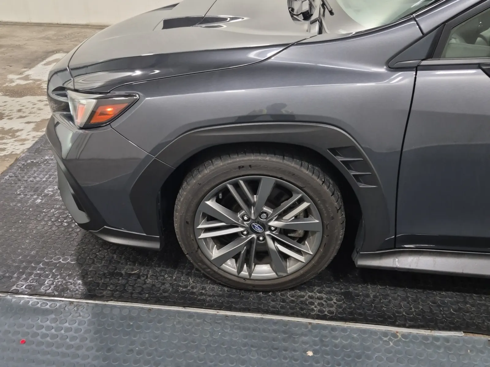 Front driver wheel/tire photo